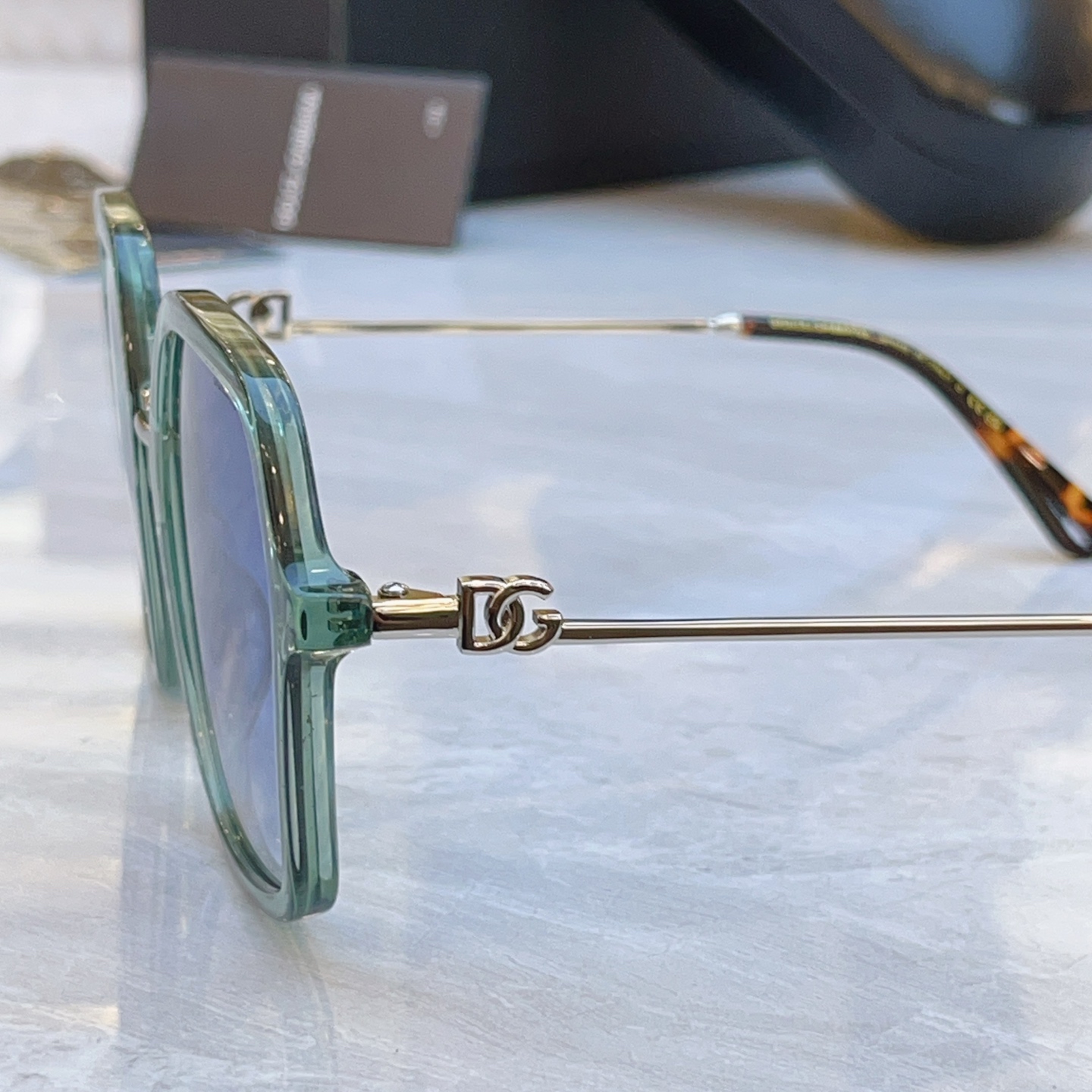 ，【DOLCE & GABBAN*】D*G新款太阳镜，MODEL：DG4422，SIZE：56口20-1
