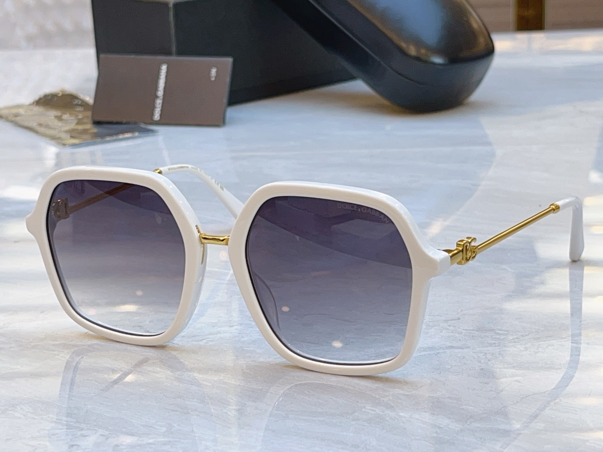 ，【DOLCE & GABBAN*】D*G新款太阳镜，MODEL：DG4422，SIZE：56口20-1
