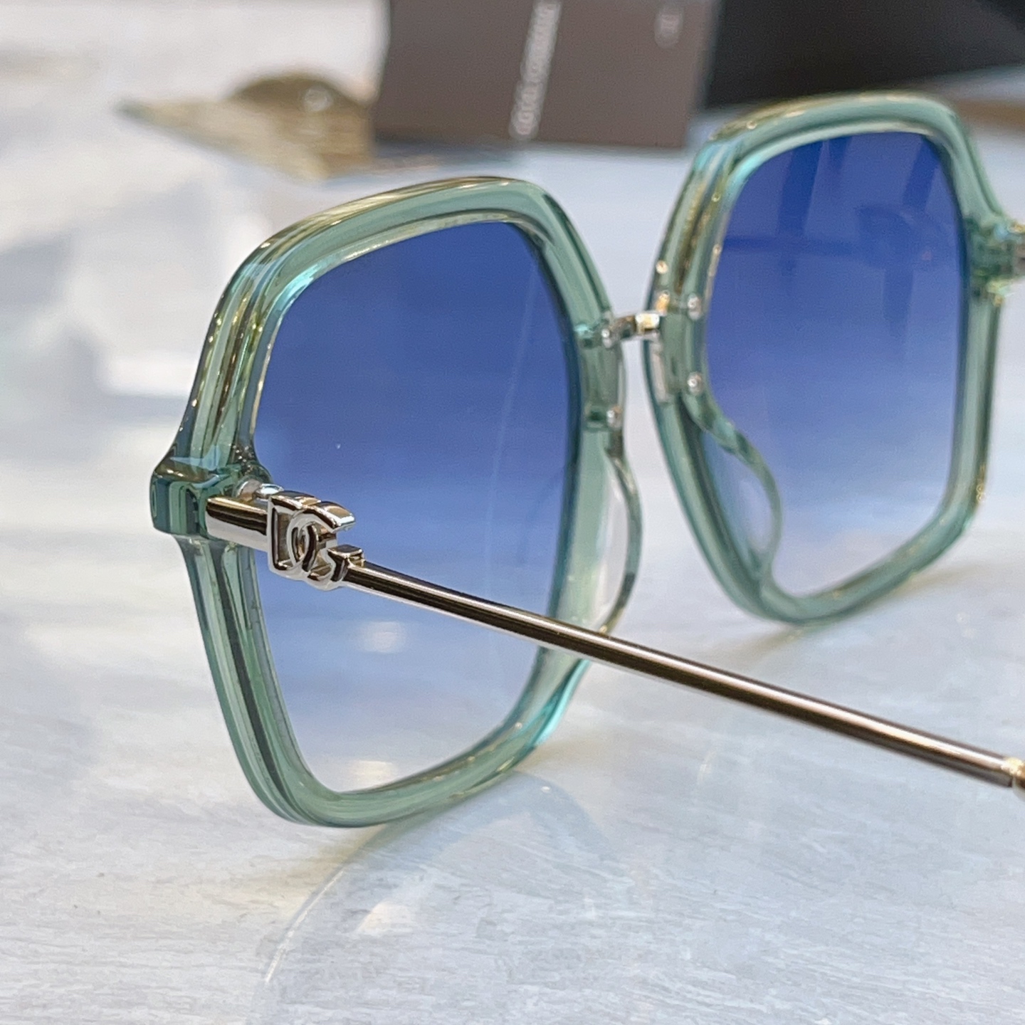 ，【DOLCE & GABBAN*】D*G新款太阳镜，MODEL：DG4422，SIZE：56口20-1