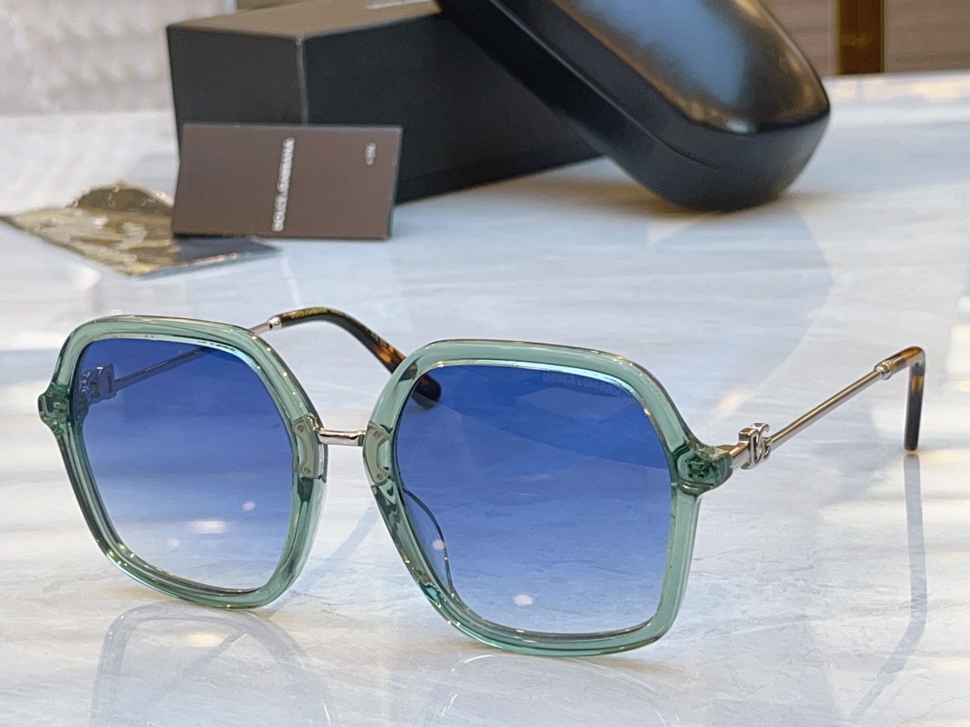，【DOLCE & GABBAN*】D*G新款太阳镜，MODEL：DG4422，SIZE：56口20-1