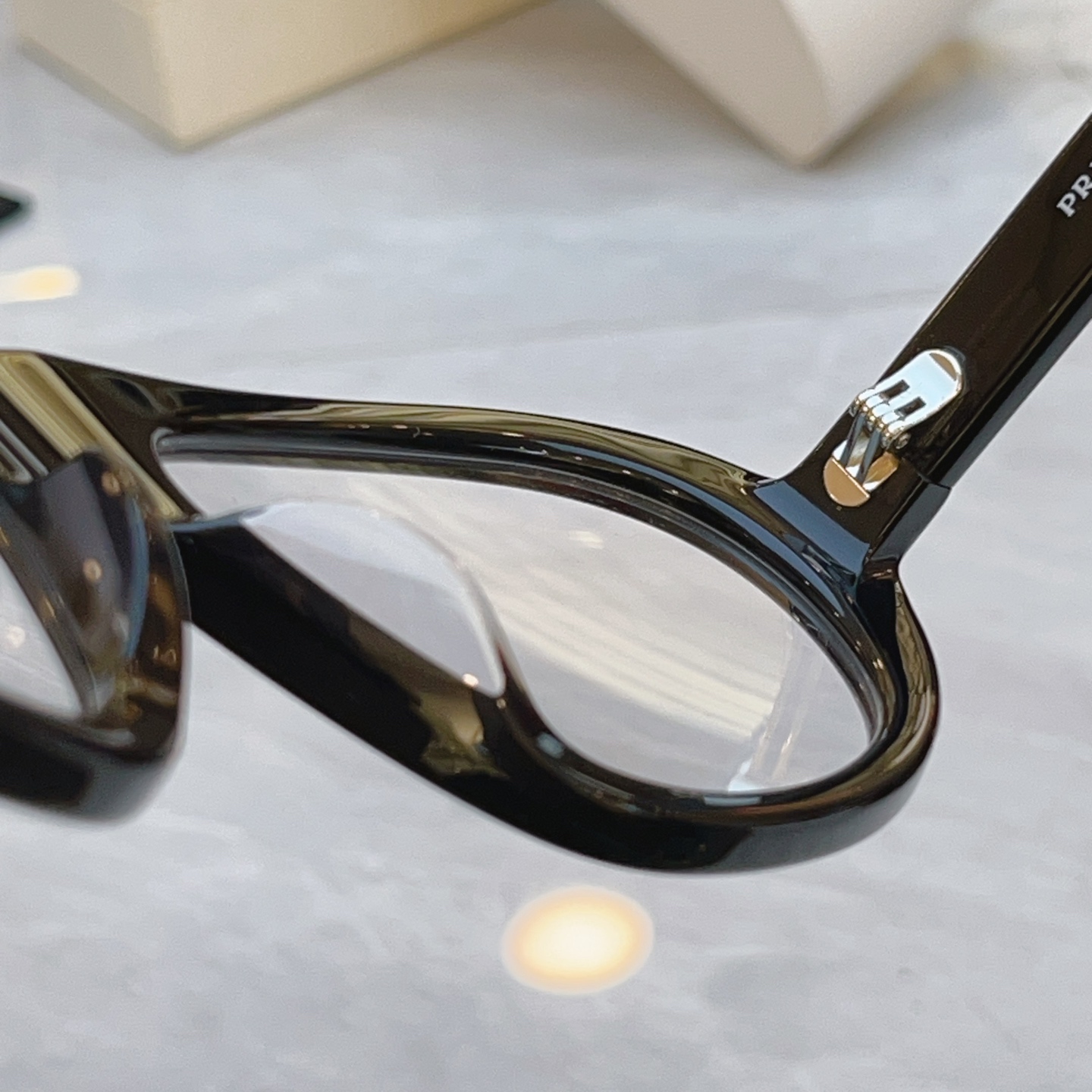 ，【PRAD*】普拉*达新款太阳镜🕶️，MODEL：PR C05，SIZE：57口18-135