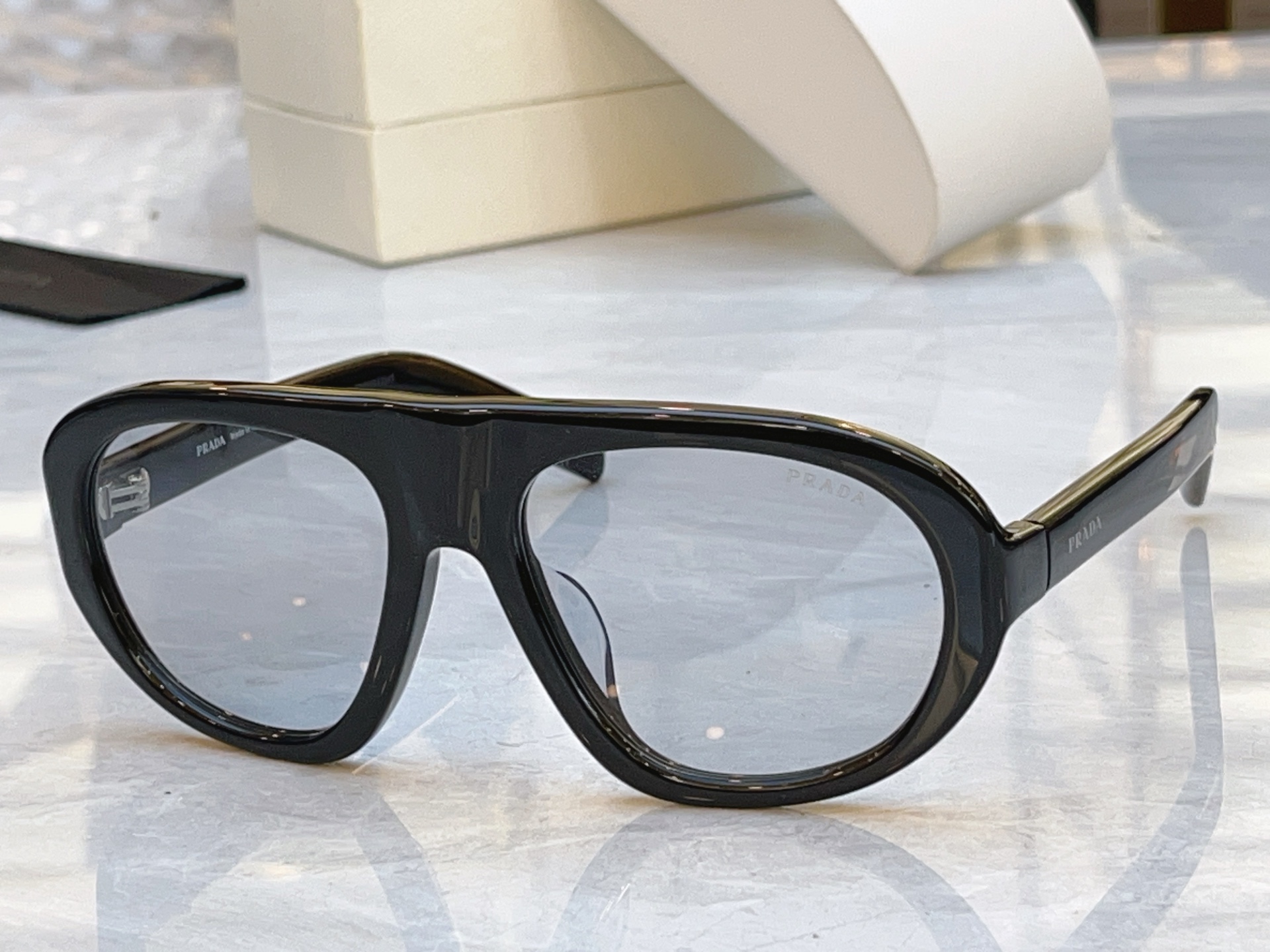 ，【PRAD*】普拉*达新款太阳镜🕶️，MODEL：PR C05，SIZE：57口18-135