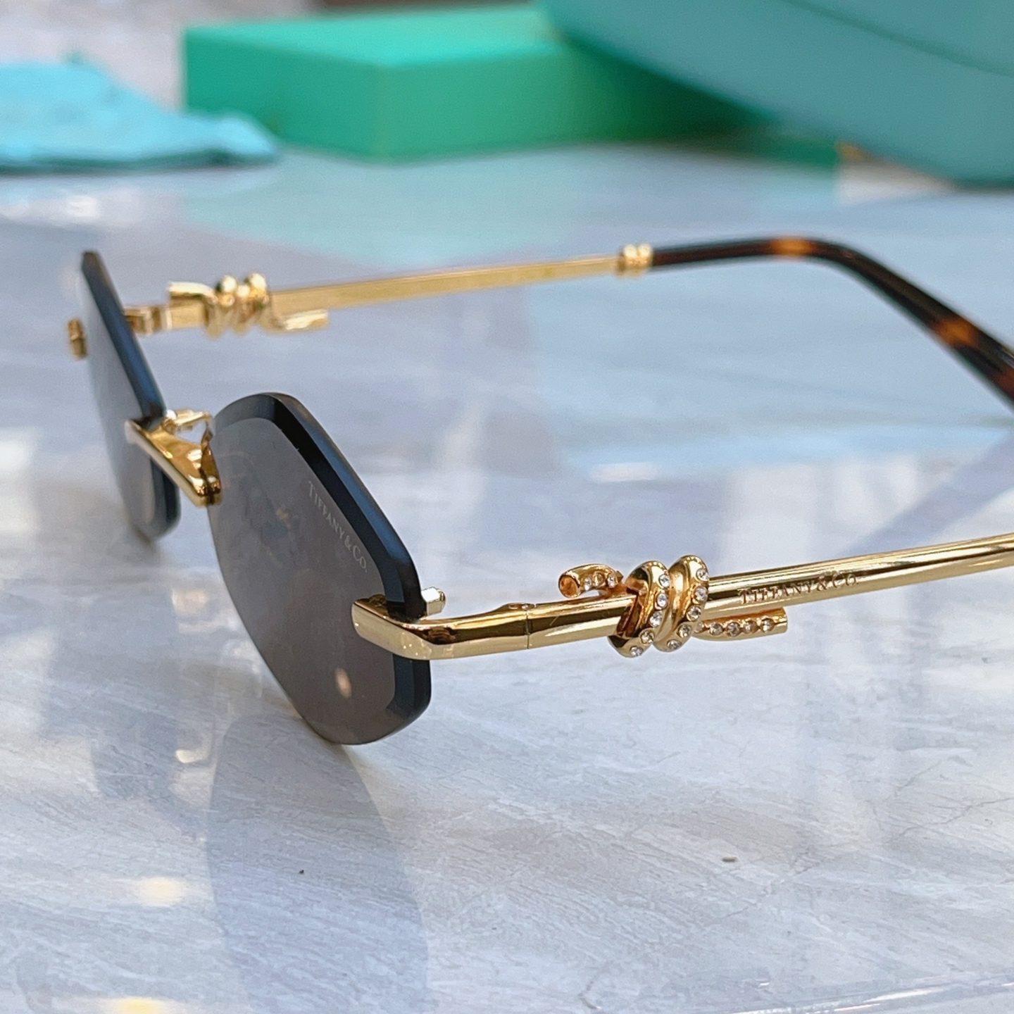 ，【Tiffany & Co.】蒂芙*尼新款太阳镜，Mod：TF2021L，Size：57口19-145
