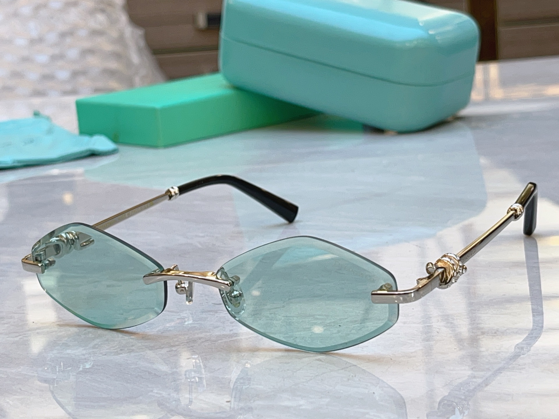 ，【Tiffany & Co.】蒂芙*尼新款太阳镜，Mod：TF2021L，Size：57口19-145
