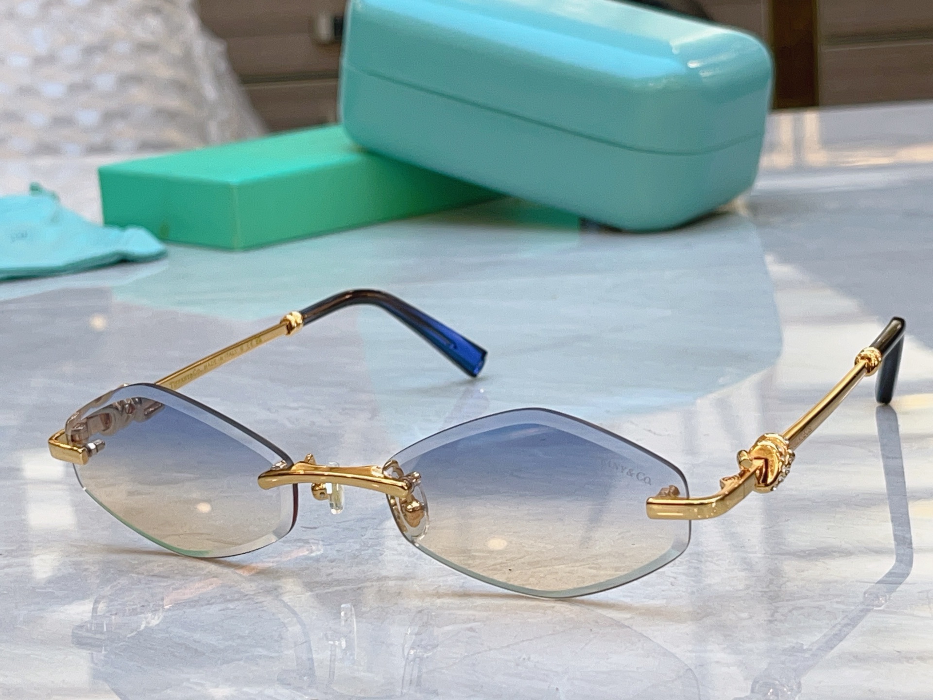 ，【Tiffany & Co.】蒂芙*尼新款太阳镜，Mod：TF2021L，Size：57口19-145