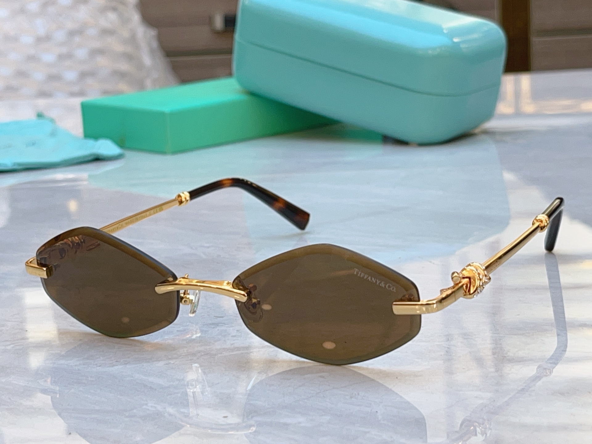 ，【Tiffany & Co.】蒂芙*尼新款太阳镜，Mod：TF2021L，Size：57口19-145