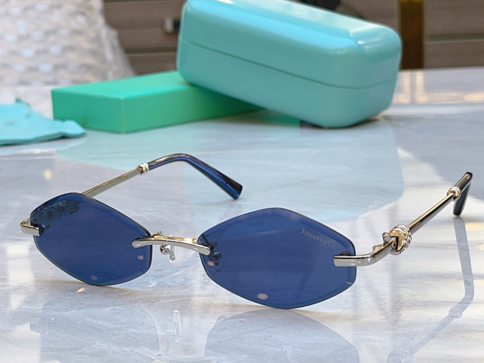 ，【Tiffany & Co.】蒂芙*尼新款太阳镜，Mod：TF2021L，Size：57口19-145