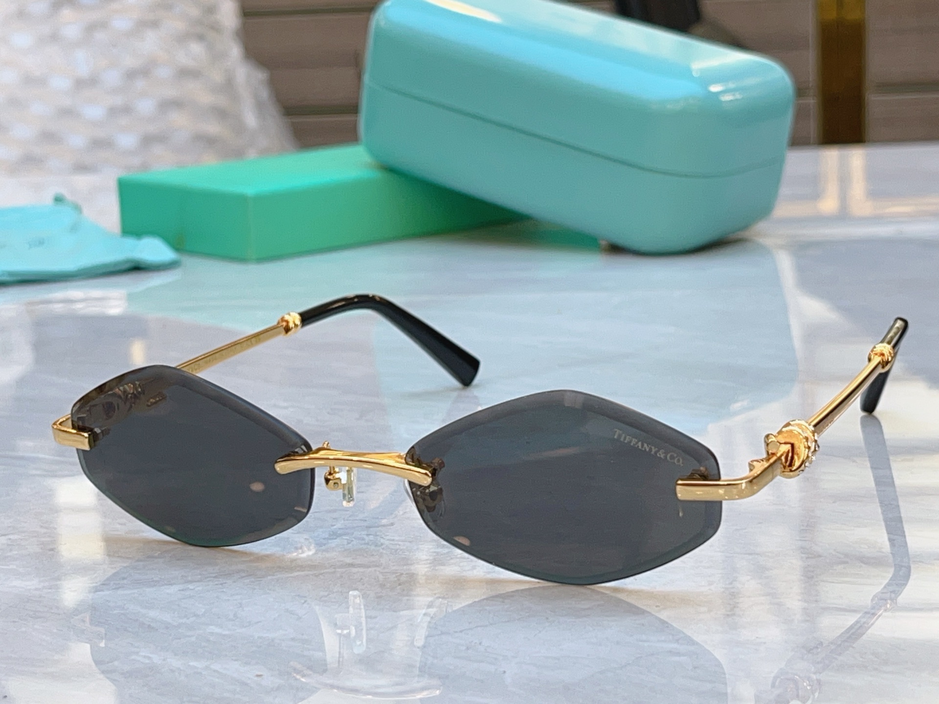 ，【Tiffany & Co.】蒂芙*尼新款太阳镜，Mod：TF2021L，Size：57口19-145