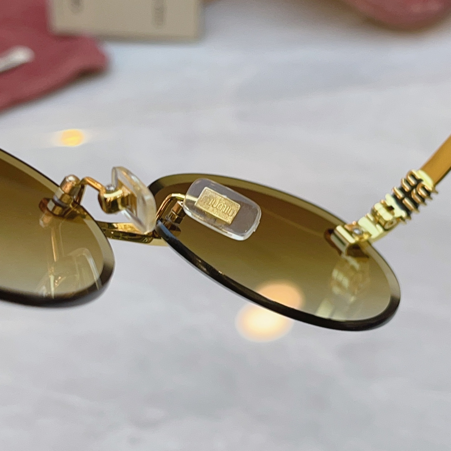 ，【MIUMI*】缪*缪新款太阳镜，Mod: MU 1808L，SIZE:61口18-145