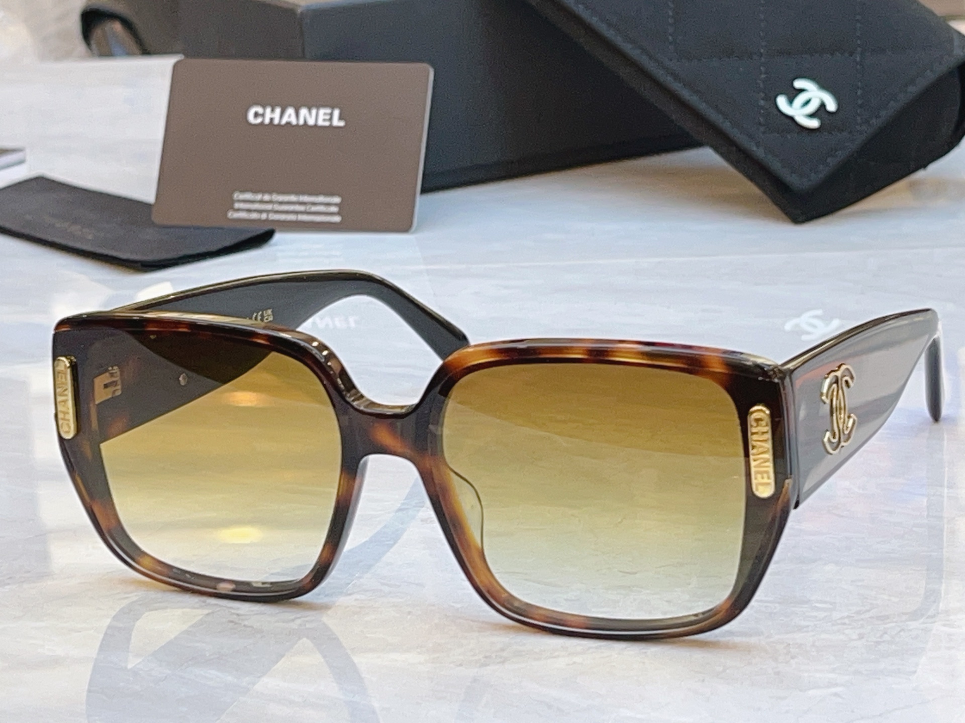 ，【CHANE*】香奈儿新款太阳镜，MODEL：CH1904Q，SIZE：57口20-145