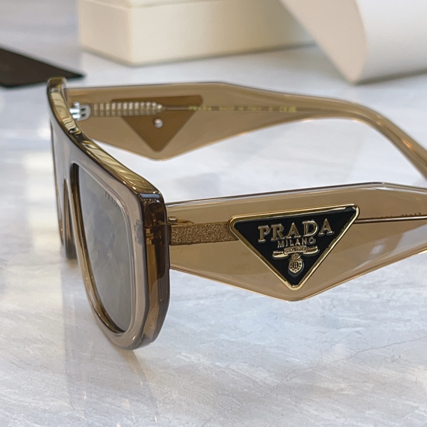 ，【PRAD*】普拉*达新款太阳镜🕶️，MODEL：PR 2199S，SIZE：54口19-145