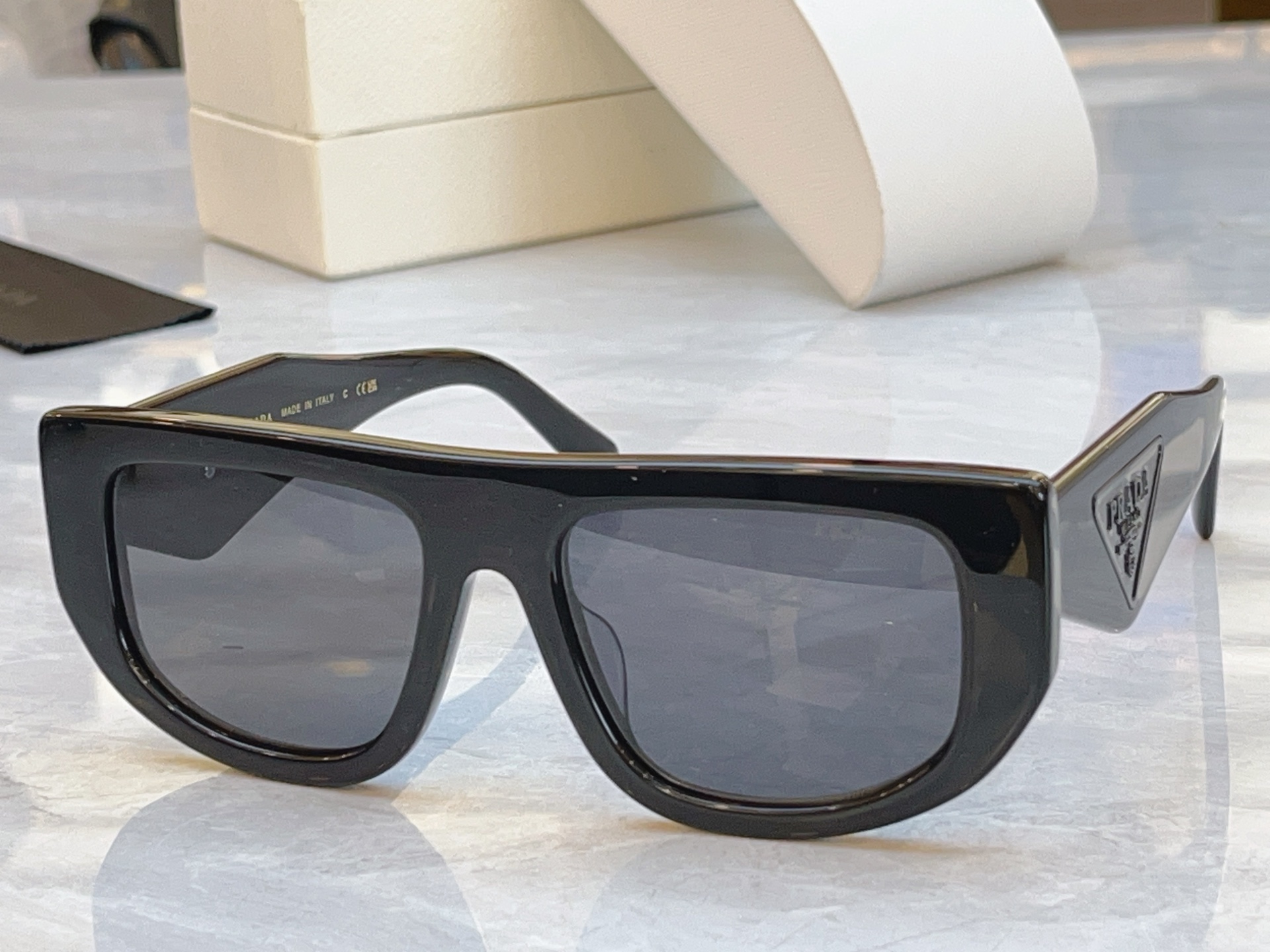 ，【PRAD*】普拉*达新款太阳镜🕶️，MODEL：PR 2199S，SIZE：54口19-145