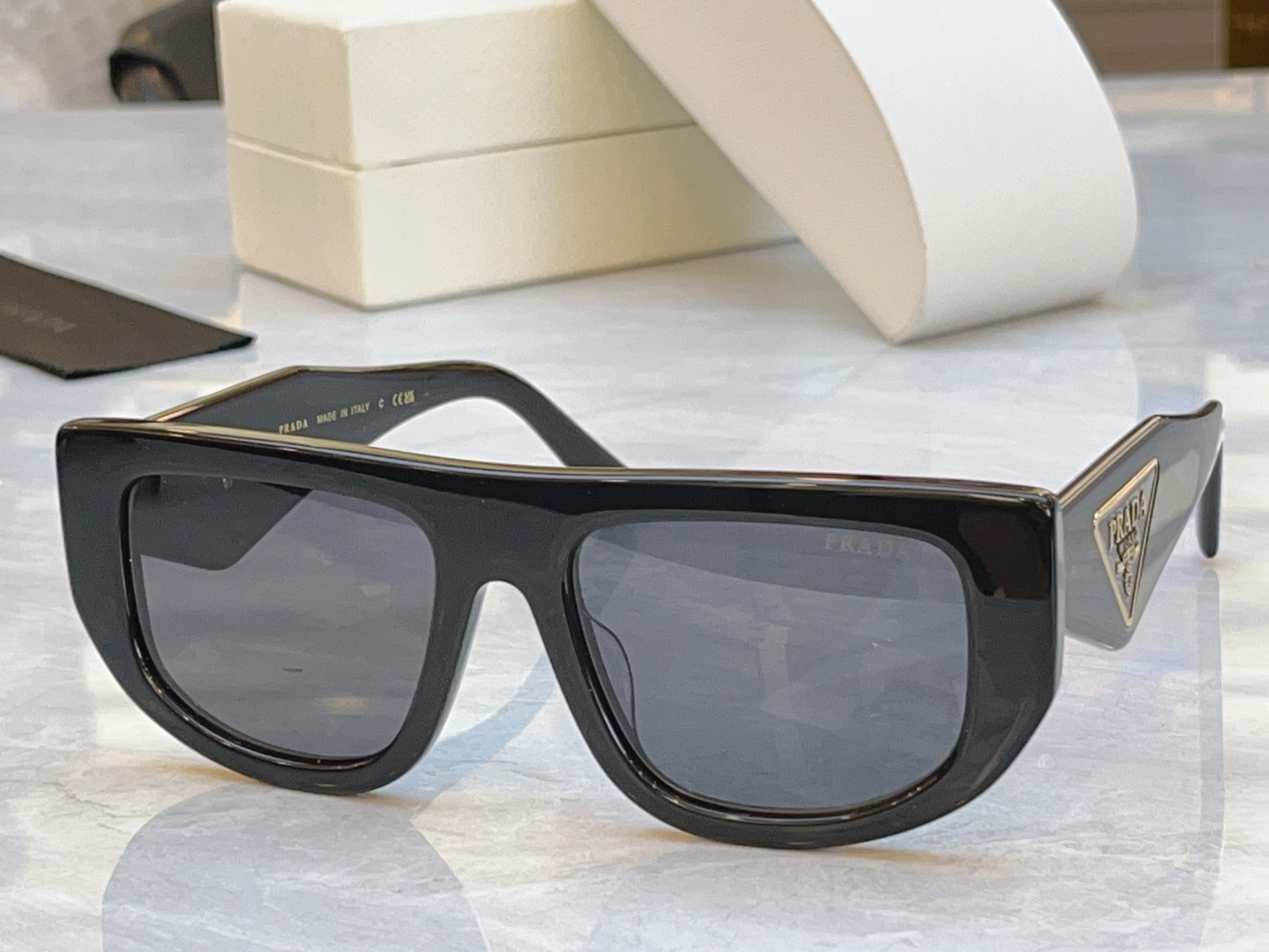 ，【PRAD*】普拉*达新款太阳镜🕶️，MODEL：PR 2199S，SIZE：54口19-145