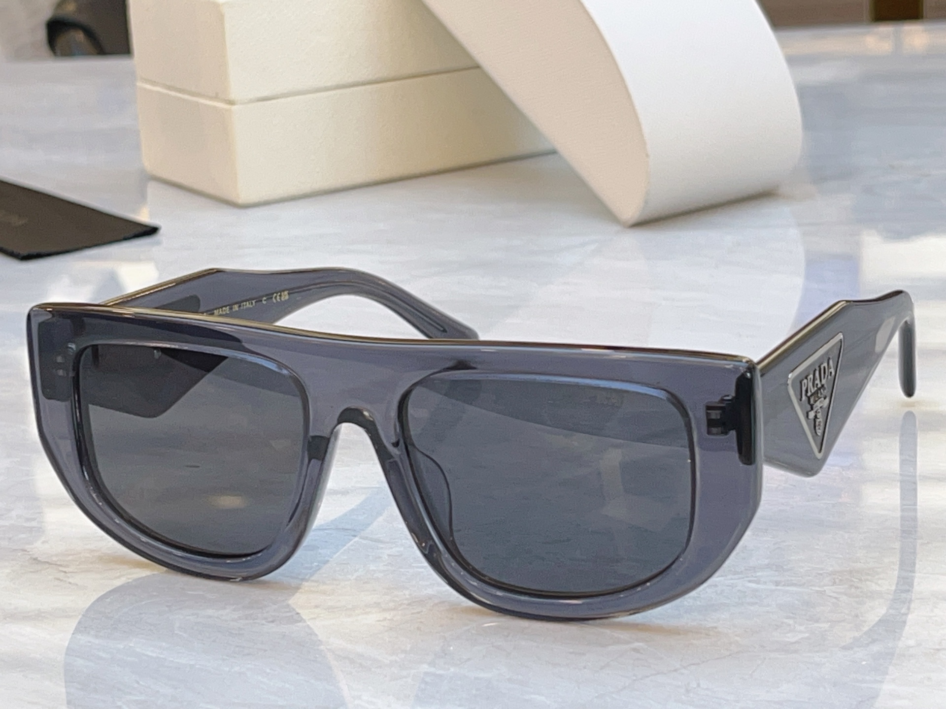 ，【PRAD*】普拉*达新款太阳镜🕶️，MODEL：PR 2199S，SIZE：54口19-145