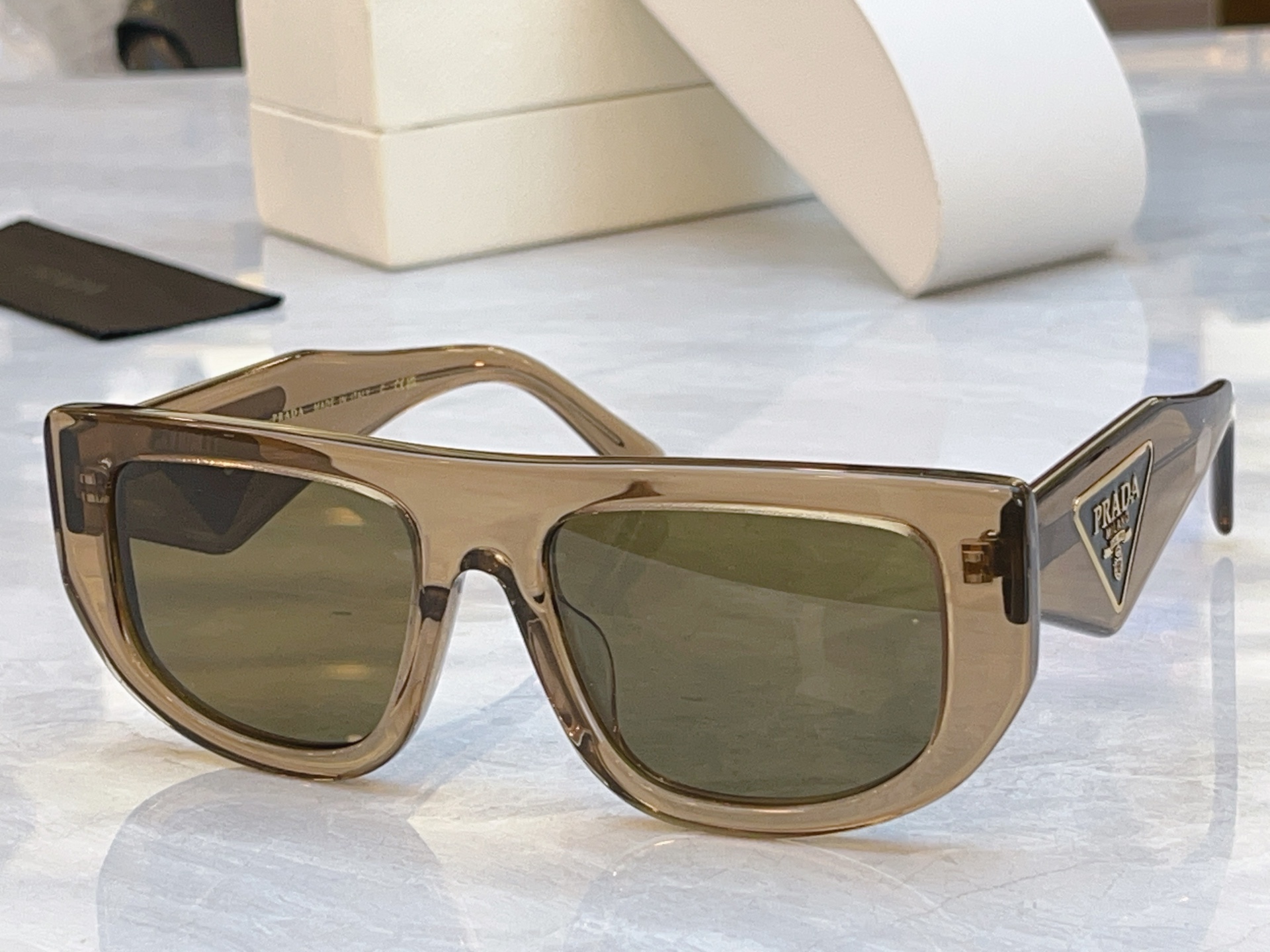 ，【PRAD*】普拉*达新款太阳镜🕶️，MODEL：PR 2199S，SIZE：54口19-145