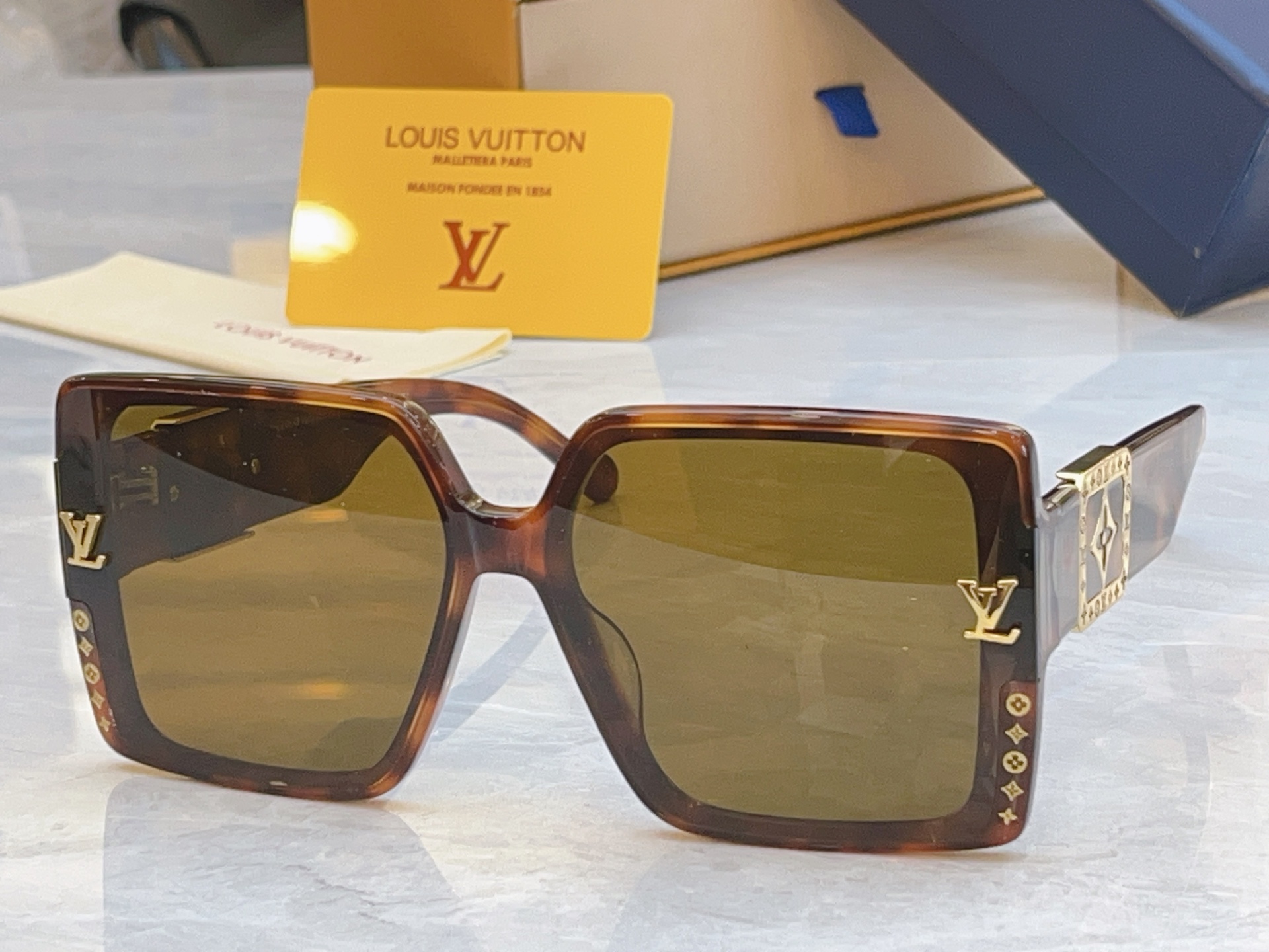 ，【LOUIS VUITTO*】路易*威登新款太阳镜，MODEL：Z7021E，SIZE：67口14-1