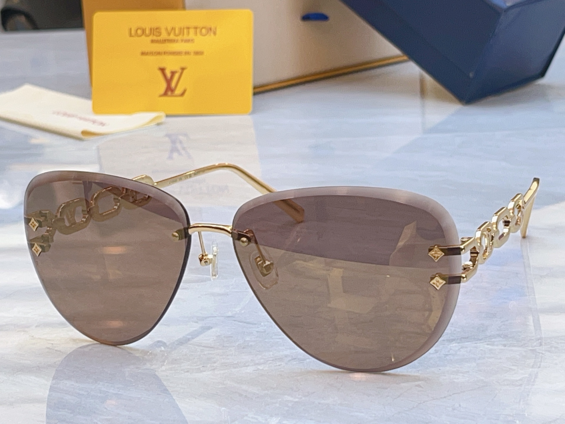 ，【LOUIS VUITTO*】路易*威登新款太阳镜，MODEL：Z1854U，SIZE：64口11-1