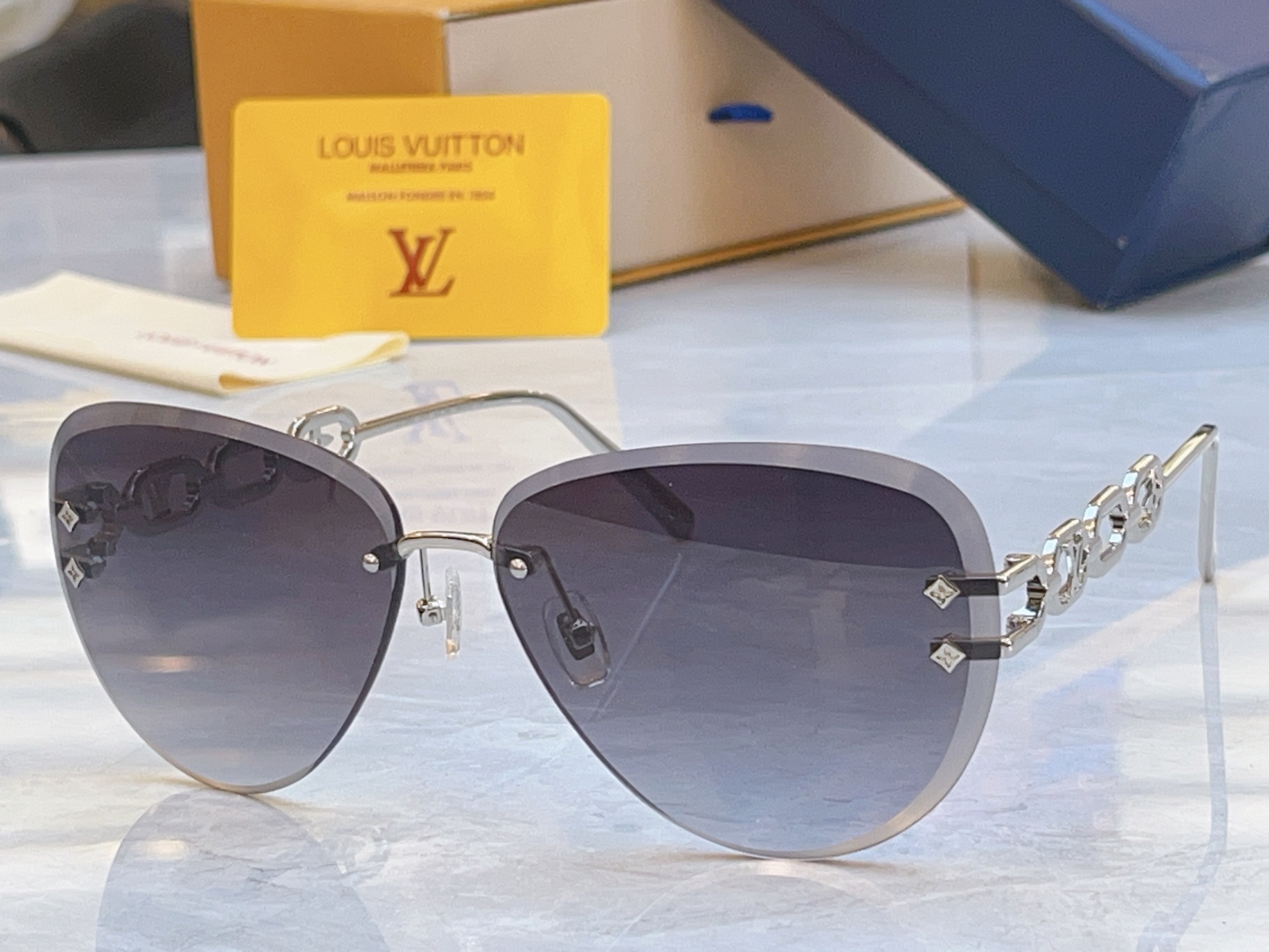 ，【LOUIS VUITTO*】路易*威登新款太阳镜，MODEL：Z1854U，SIZE：64口11-1