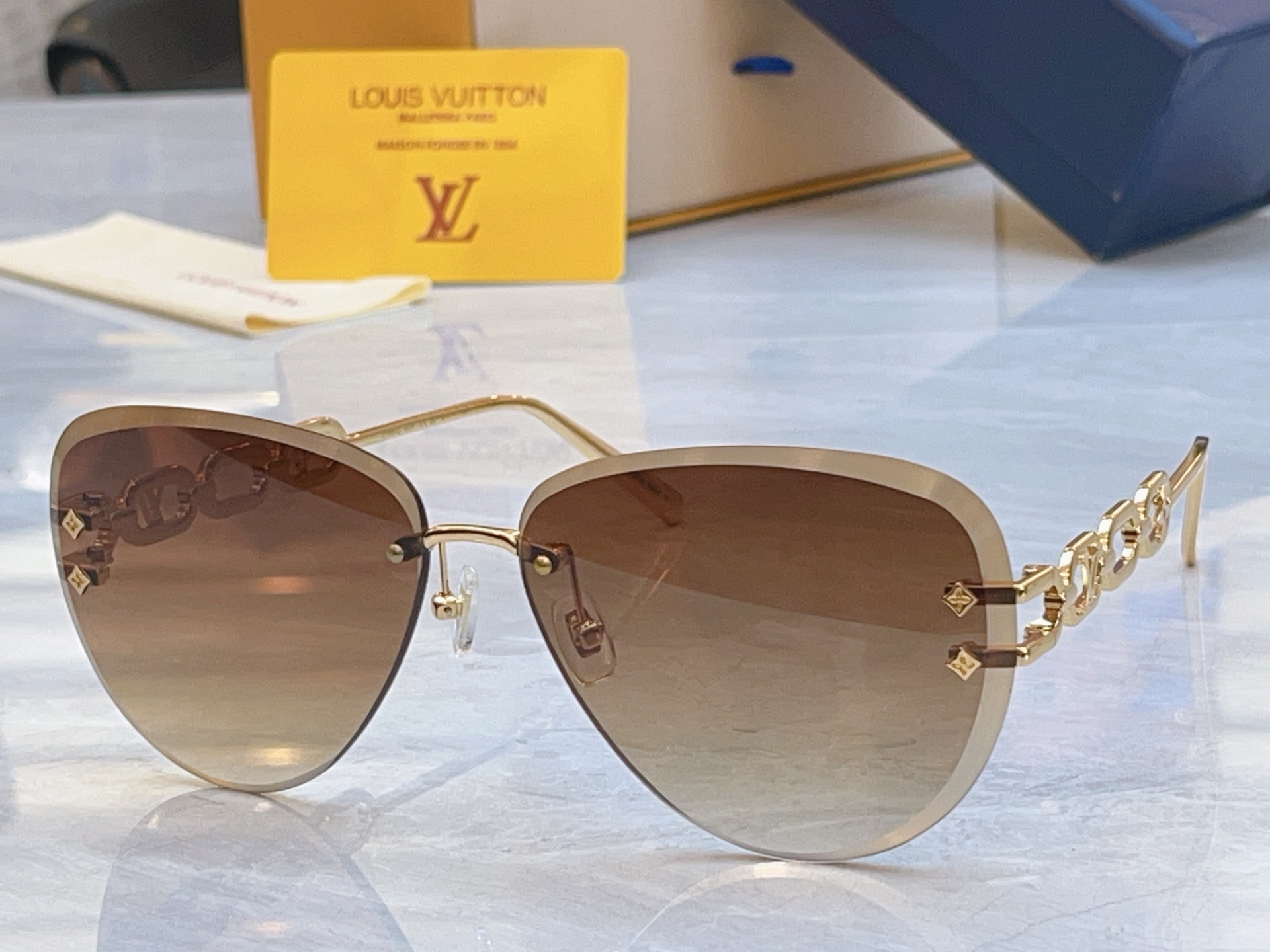 ，【LOUIS VUITTO*】路易*威登新款太阳镜，MODEL：Z1854U，SIZE：64口11-1