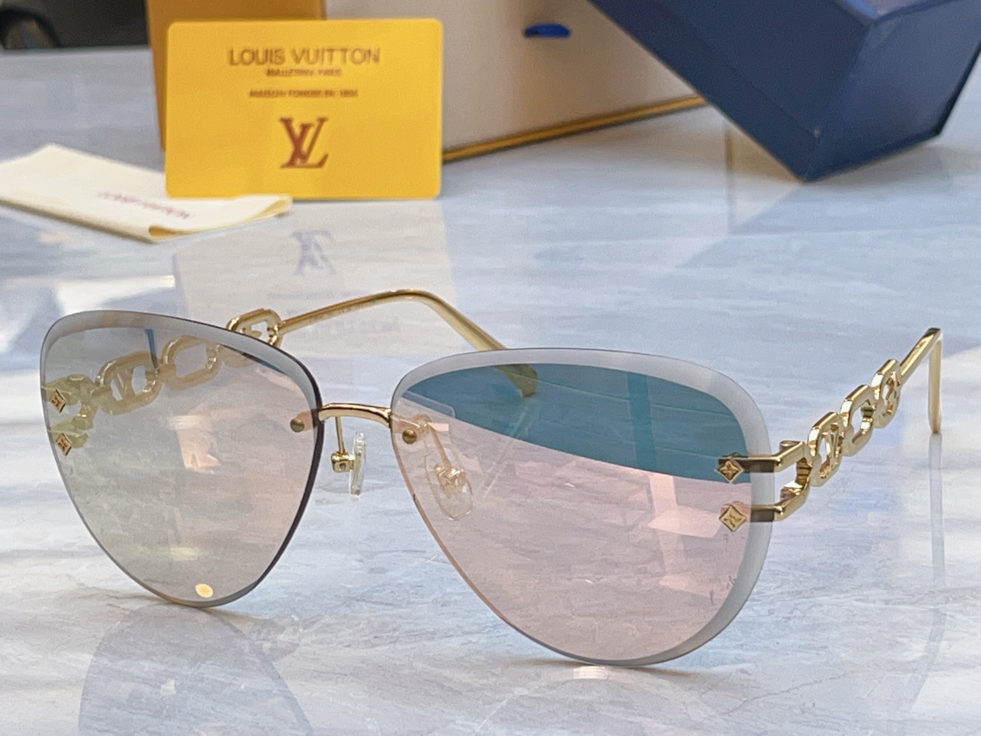 ，【LOUIS VUITTO*】路易*威登新款太阳镜，MODEL：Z1854U，SIZE：64口11-1
