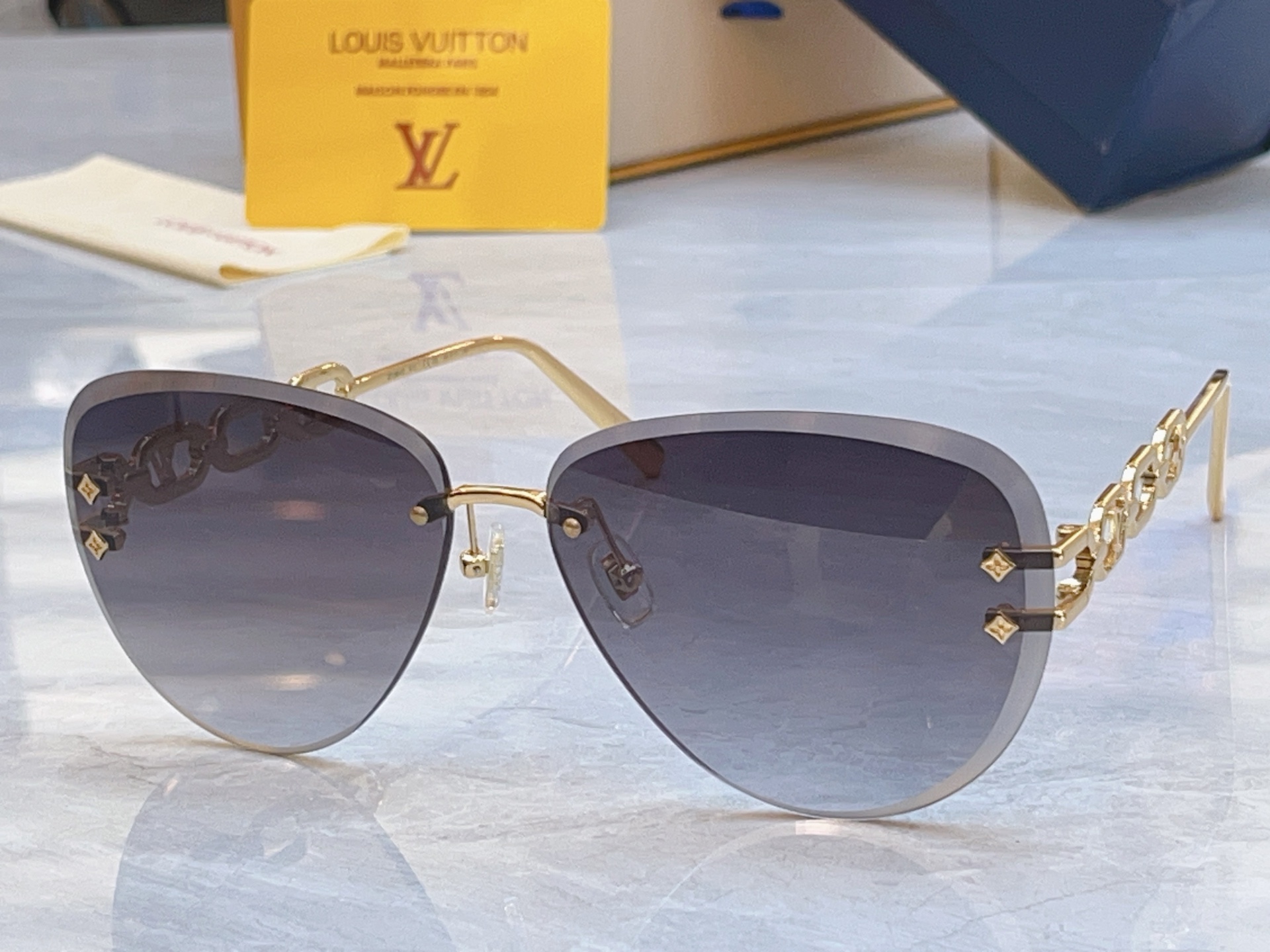 ，【LOUIS VUITTO*】路易*威登新款太阳镜，MODEL：Z1854U，SIZE：64口11-1