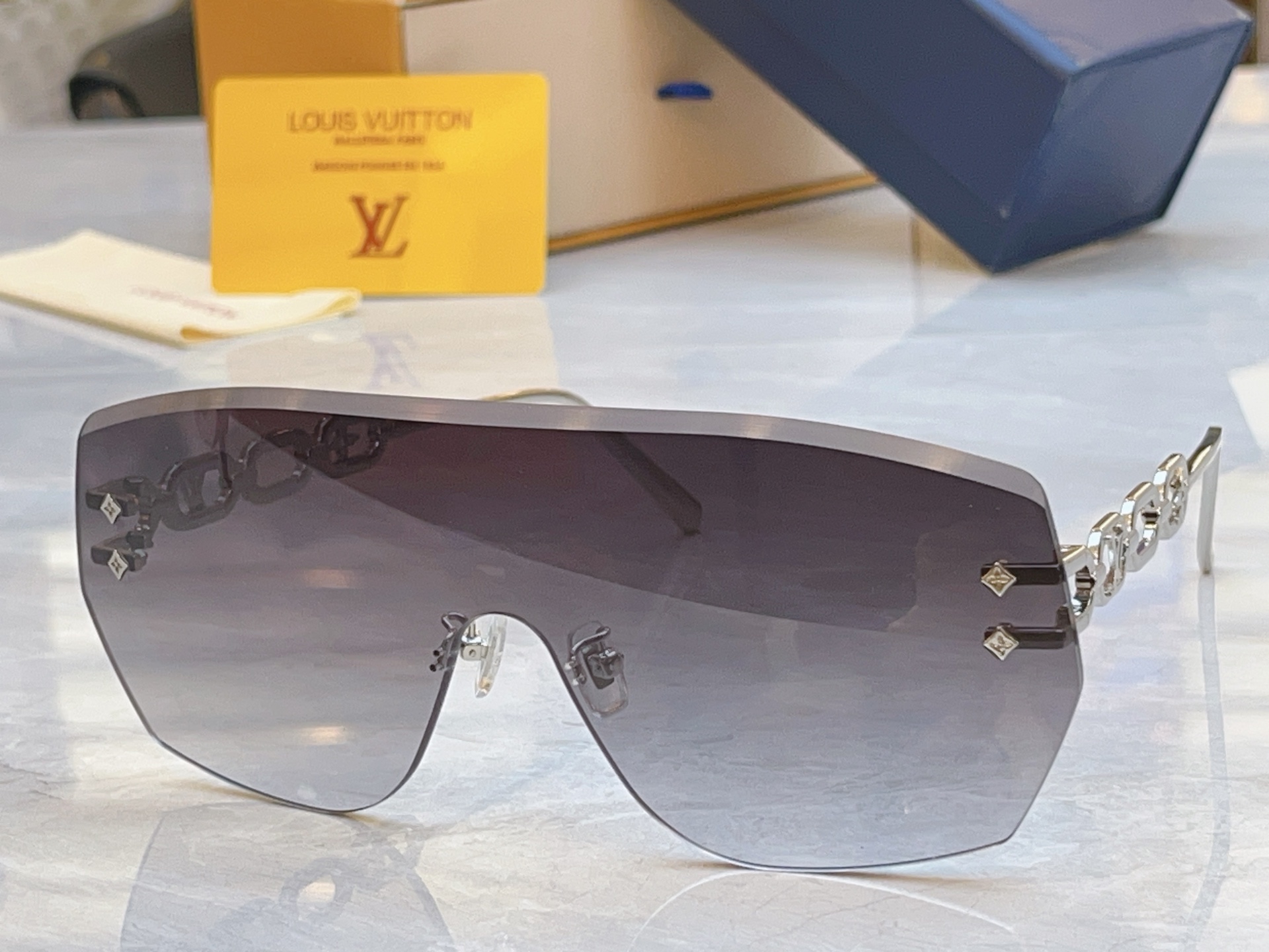 ，【LOUIS VUITTO*】路易*威登新款太阳镜，MODEL：Z3108U，SIZE：63口16-1