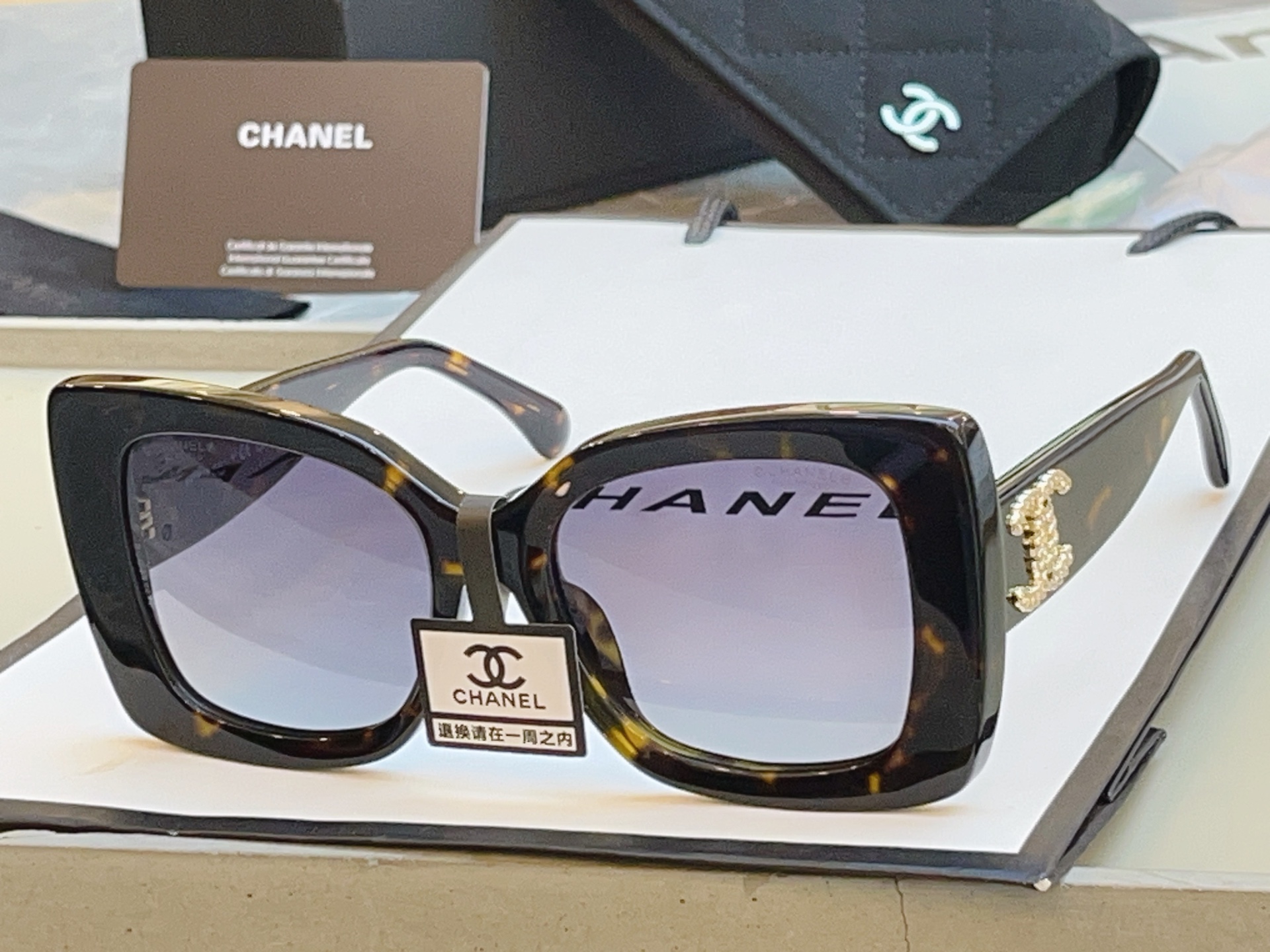 ，【CHANE*】香奈儿新款太阳镜 高品质✨，MODEL：5555-A，SIZE：53口18-140