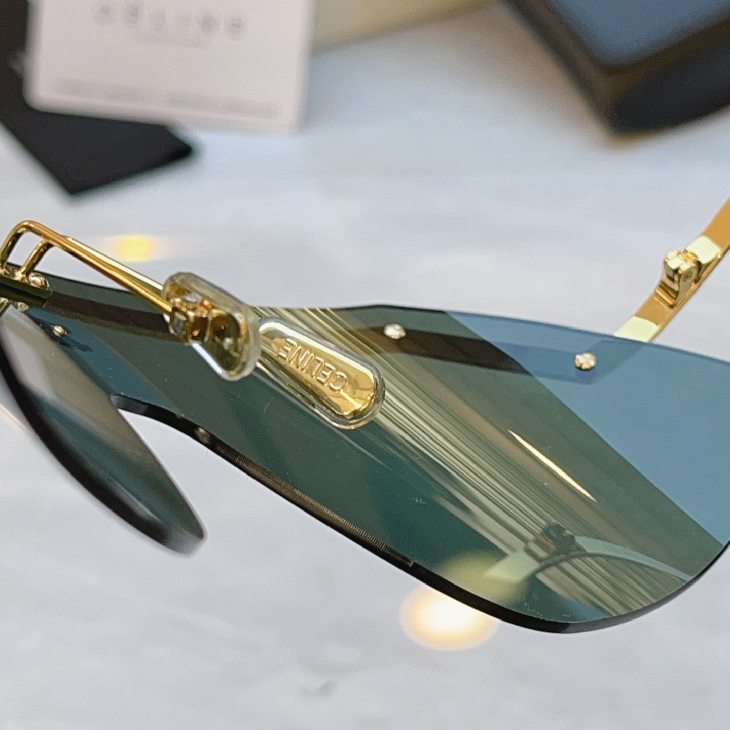 ，【CELIN*】赛*琳新款太阳镜， MODEL:CL40350U，SIZE: 99口1-112