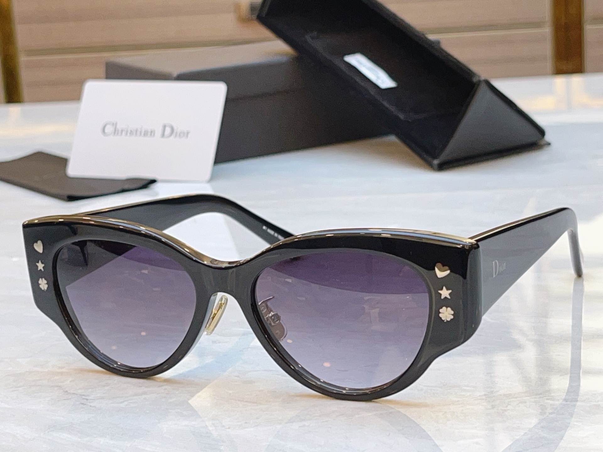 ，【DIO* 】迪*奥新款太阳镜，MODEL：Dior LuckyCharms B1F，SIZE：53口