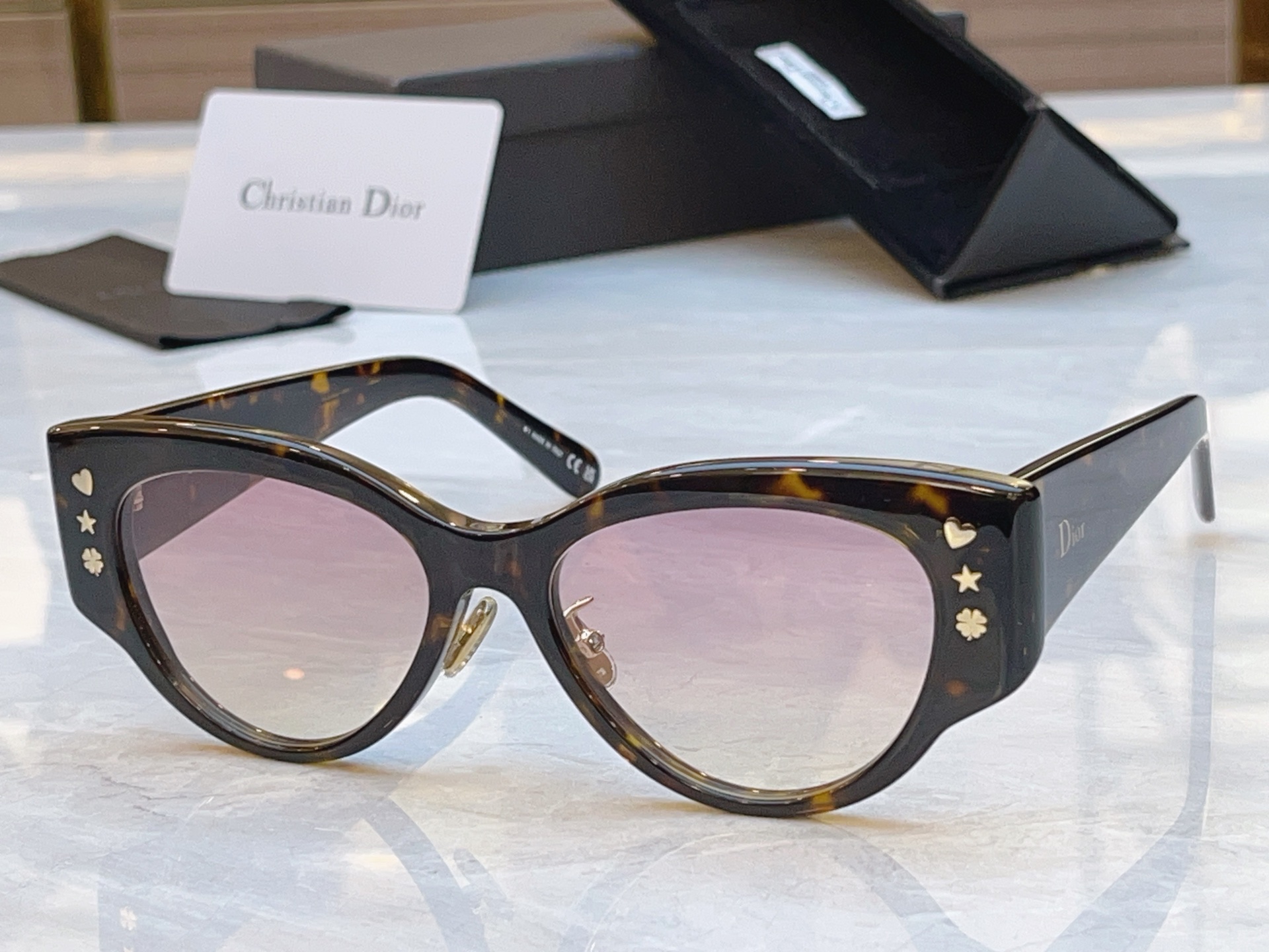 ，【DIO* 】迪*奥新款太阳镜，MODEL：Dior LuckyCharms B1F，SIZE：53口