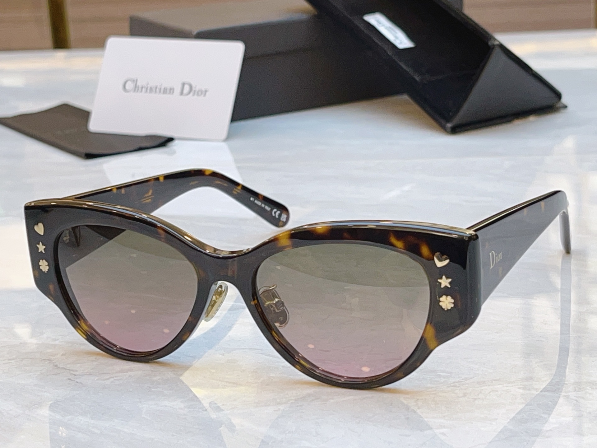 ，【DIO* 】迪*奥新款太阳镜，MODEL：Dior LuckyCharms B1F，SIZE：53口
