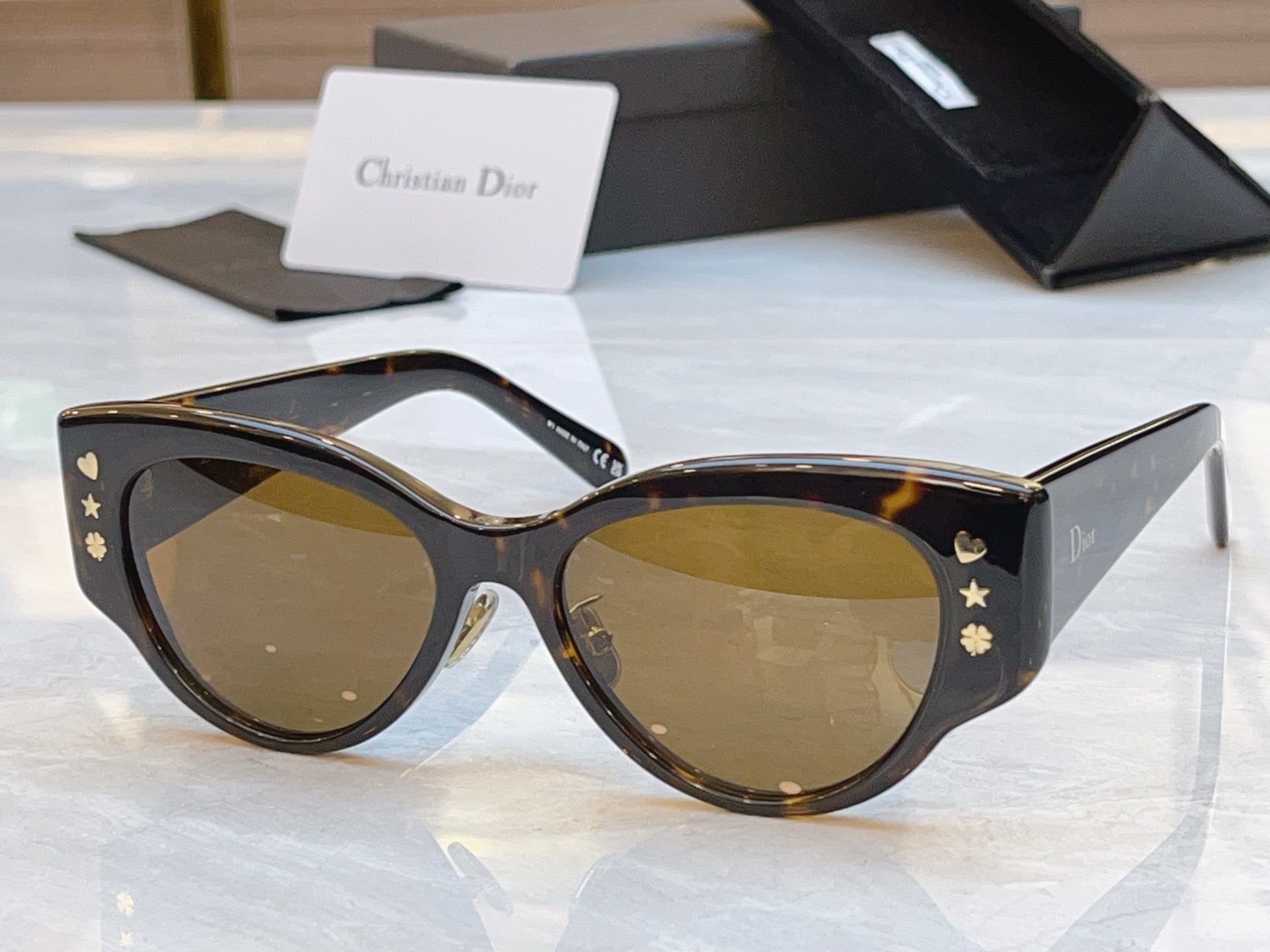 ，【DIO* 】迪*奥新款太阳镜，MODEL：Dior LuckyCharms B1F，SIZE：53口