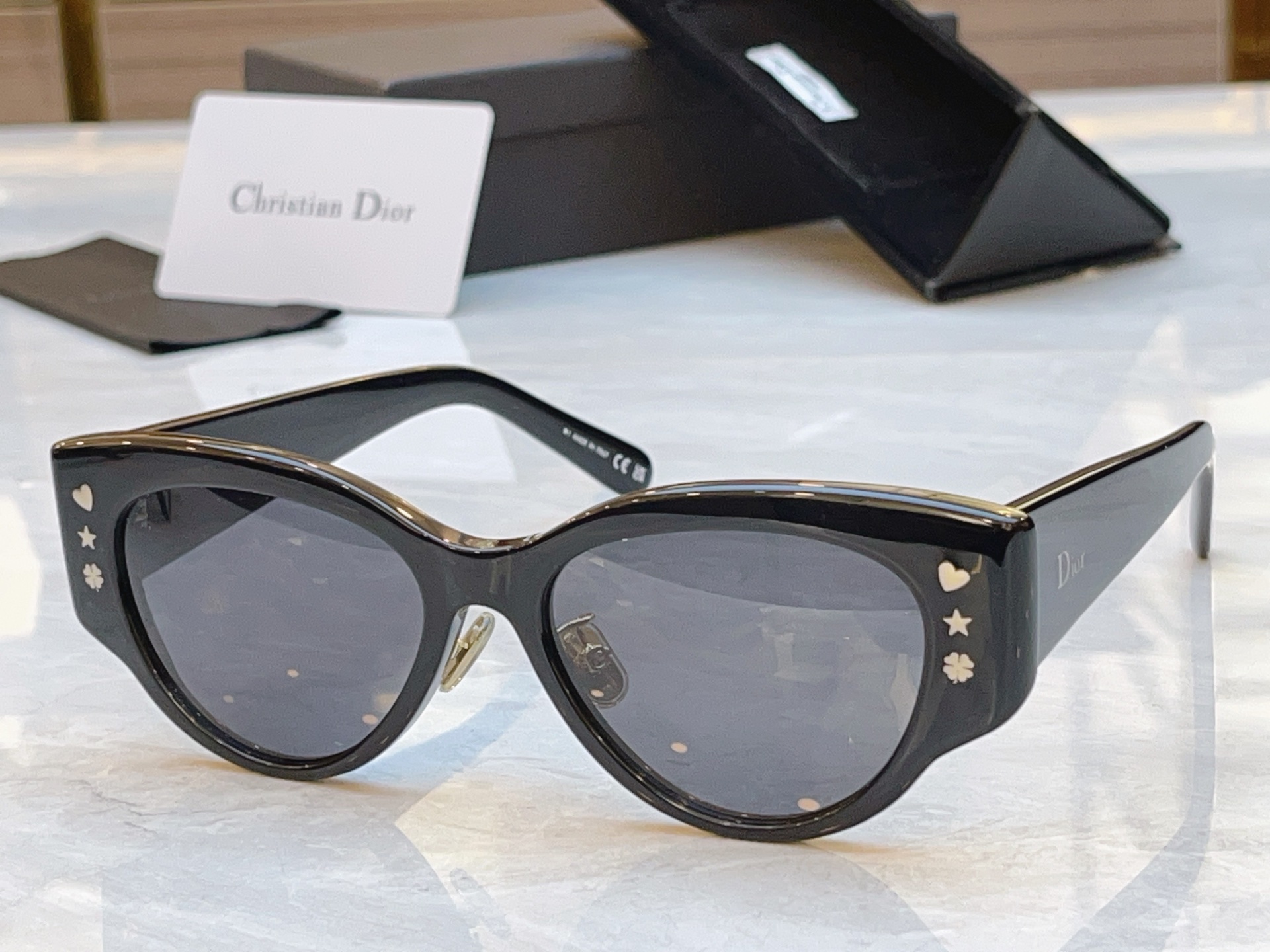 ，【DIO* 】迪*奥新款太阳镜，MODEL：Dior LuckyCharms B1F，SIZE：53口
