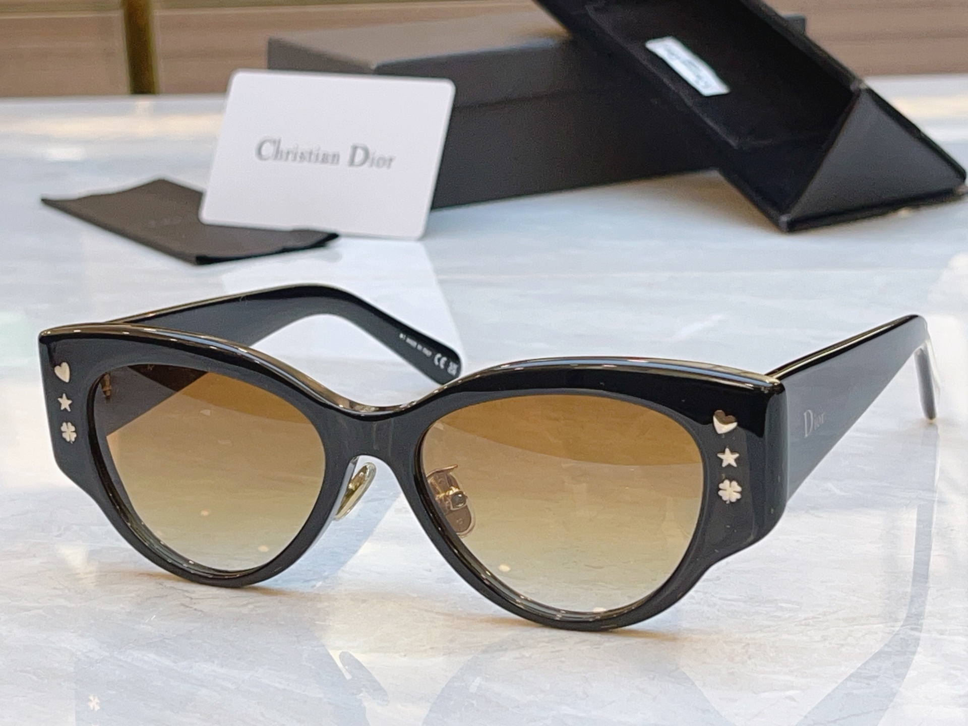 ，【DIO* 】迪*奥新款太阳镜，MODEL：Dior LuckyCharms B1F，SIZE：53口