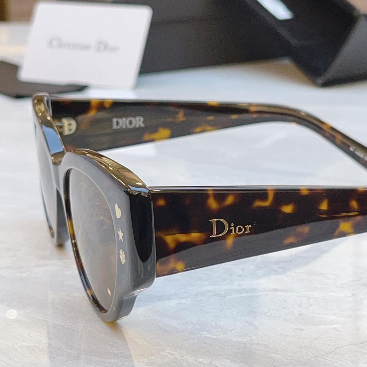 ，【DIO* 】迪*奥新款太阳镜，MODEL：Dior LuckyCharms B1F，SIZE：53口