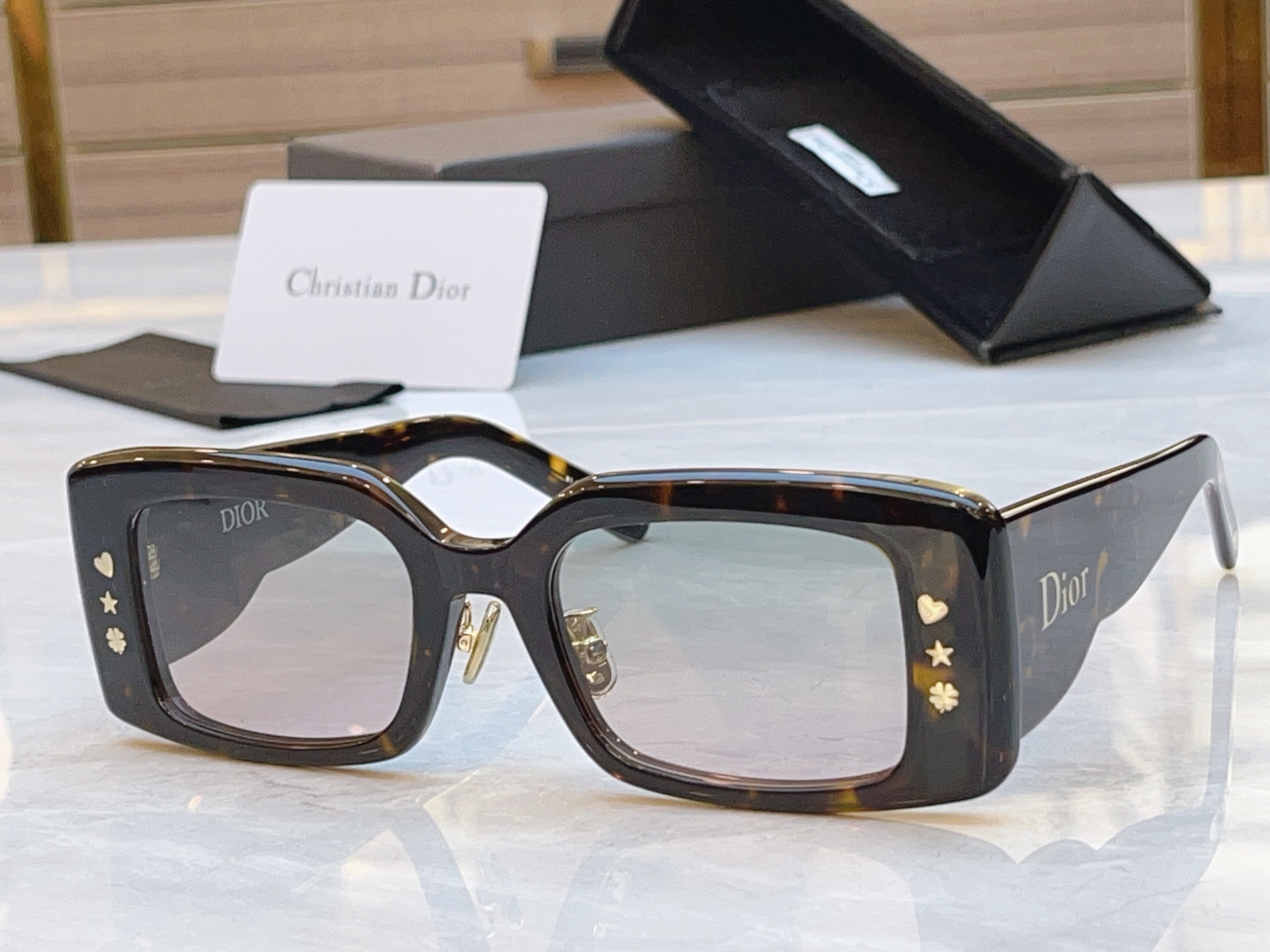 ，【DIO* 】迪*奥新款太阳镜，MODEL：Dior LuckyCharms S1F，SIZE：52口