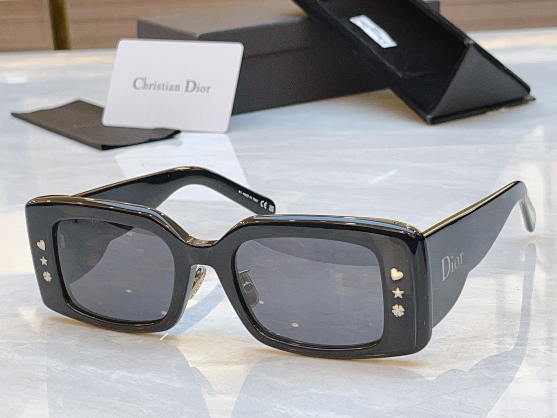 ，【DIO* 】迪*奥新款太阳镜，MODEL：Dior LuckyCharms S1F，SIZE：52口