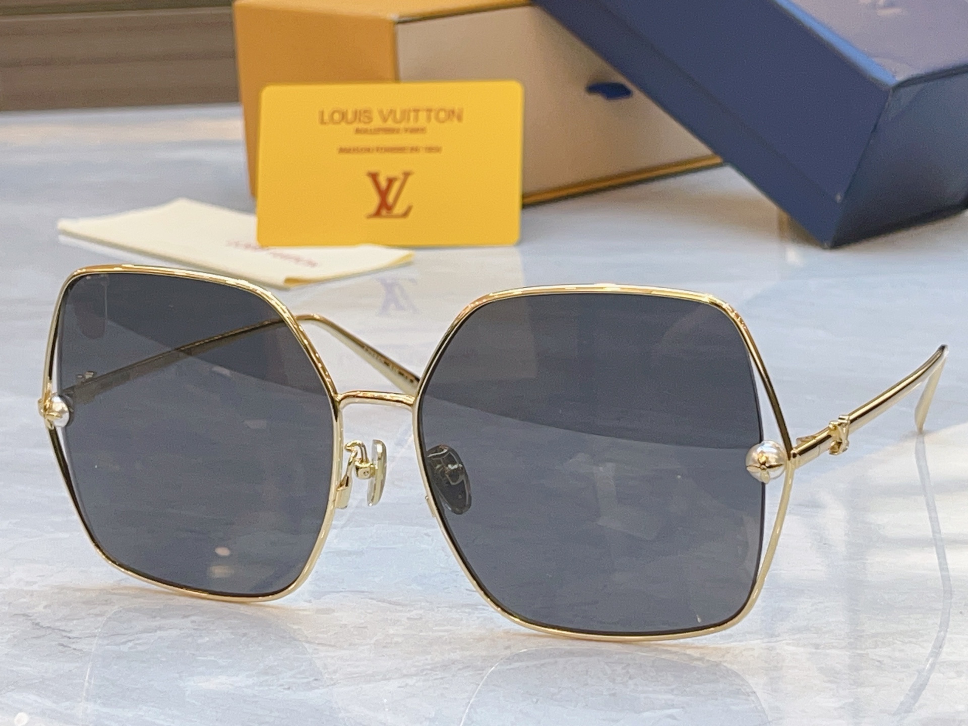 ，【LOUIS VUITTO*】路易*威登新款太阳镜，MODEL：Z2994U，SIZE：62口16-1