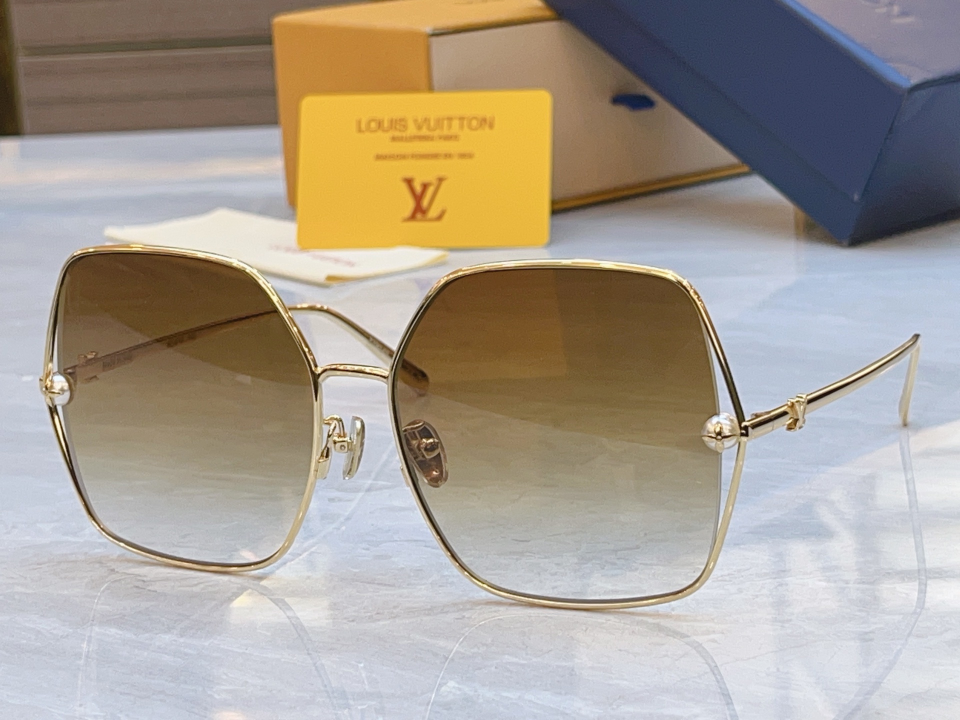 ，【LOUIS VUITTO*】路易*威登新款太阳镜，MODEL：Z2994U，SIZE：62口16-1