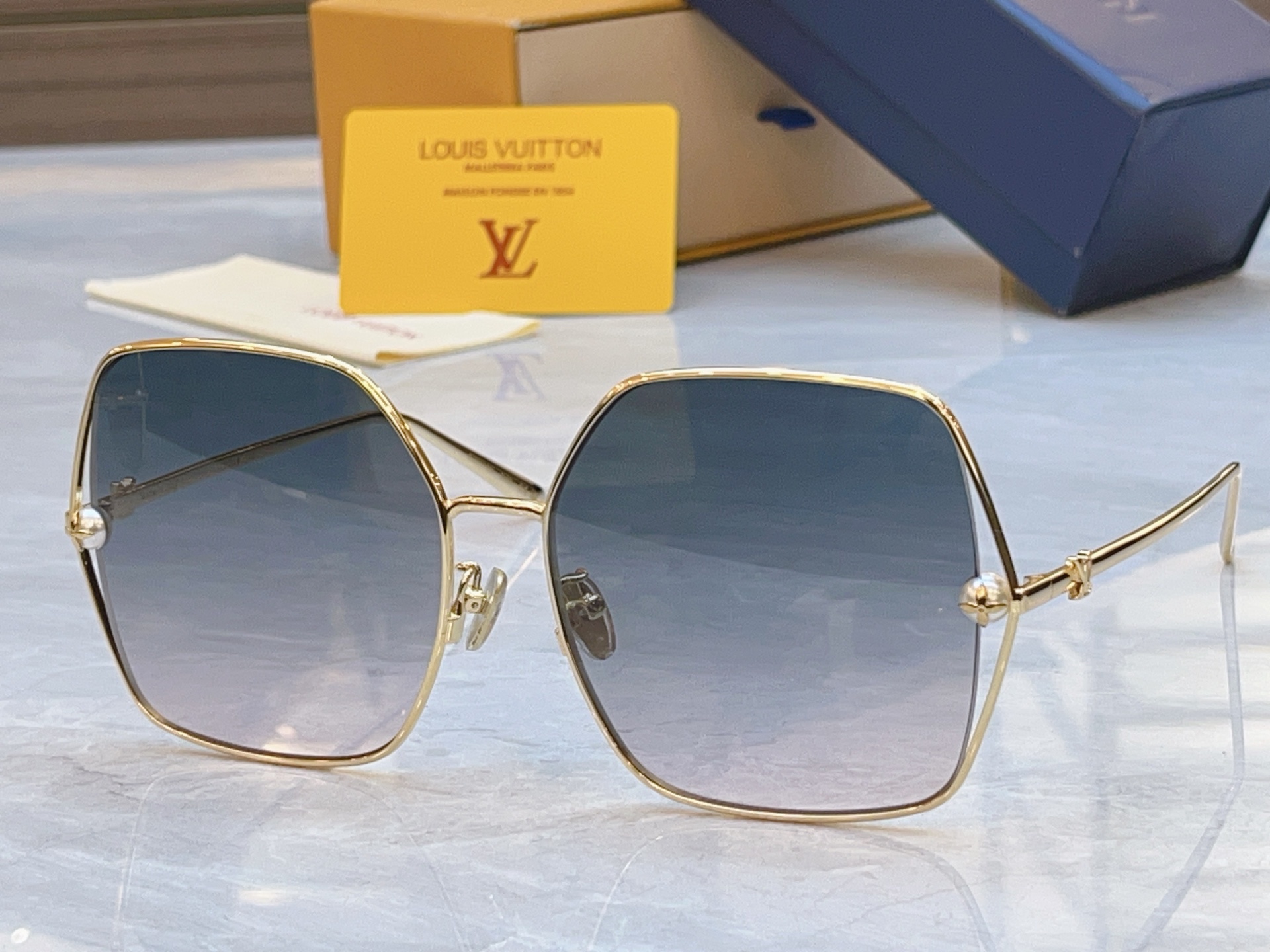 ，【LOUIS VUITTO*】路易*威登新款太阳镜，MODEL：Z2994U，SIZE：62口16-1