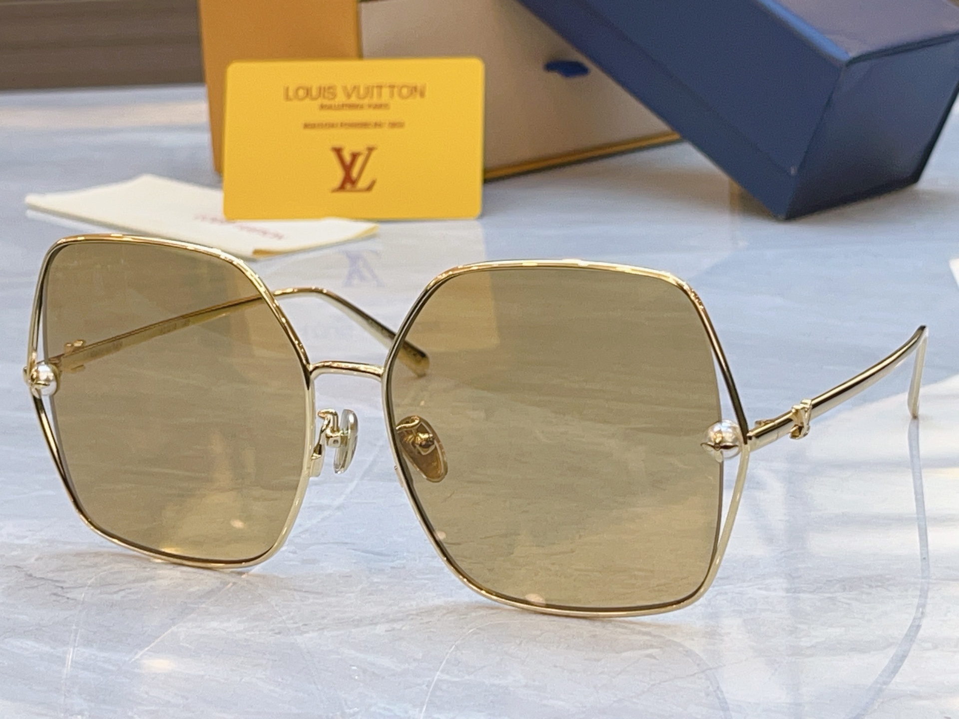 ，【LOUIS VUITTO*】路易*威登新款太阳镜，MODEL：Z2994U，SIZE：62口16-1