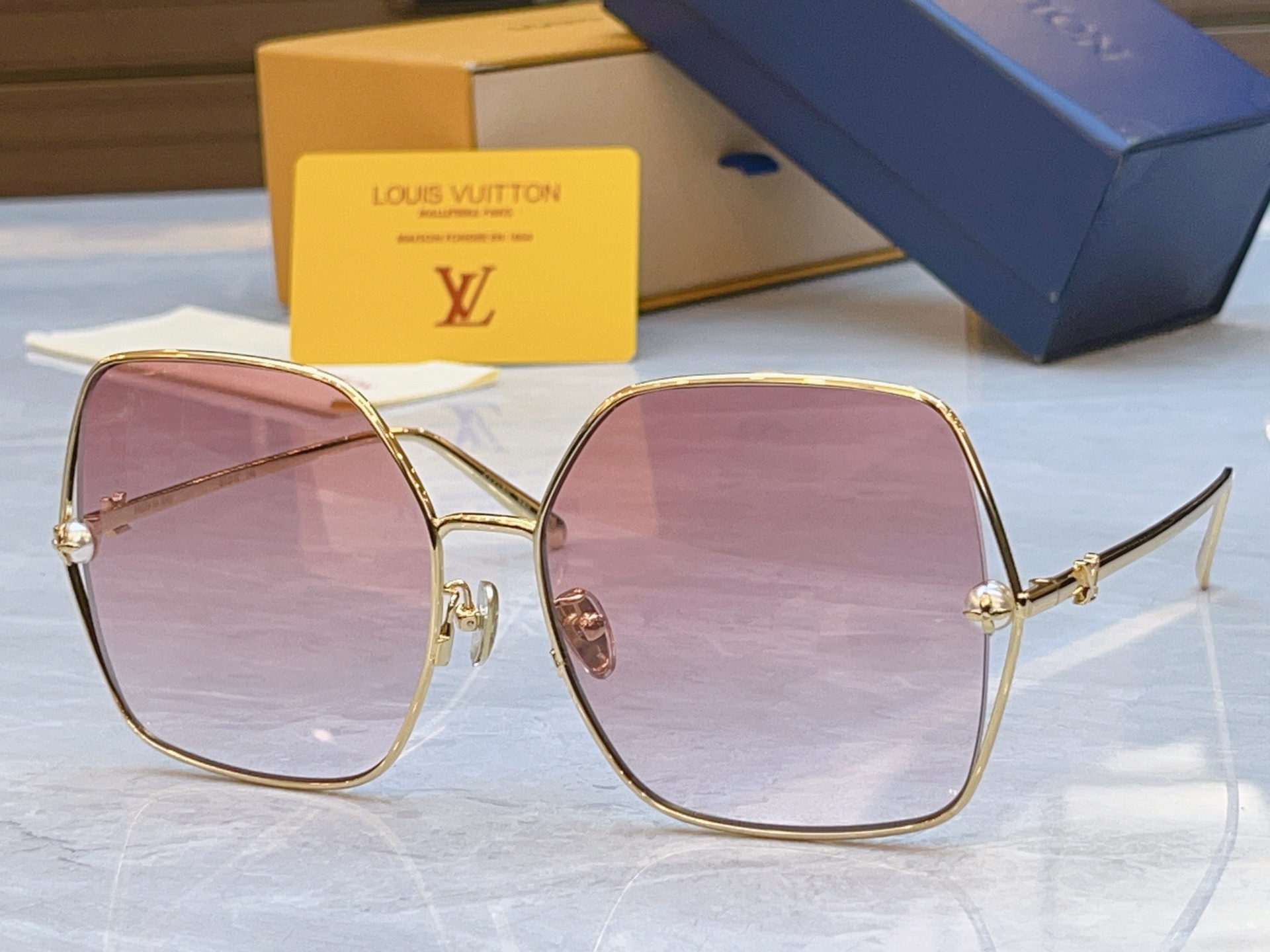 ，【LOUIS VUITTO*】路易*威登新款太阳镜，MODEL：Z2994U，SIZE：62口16-1