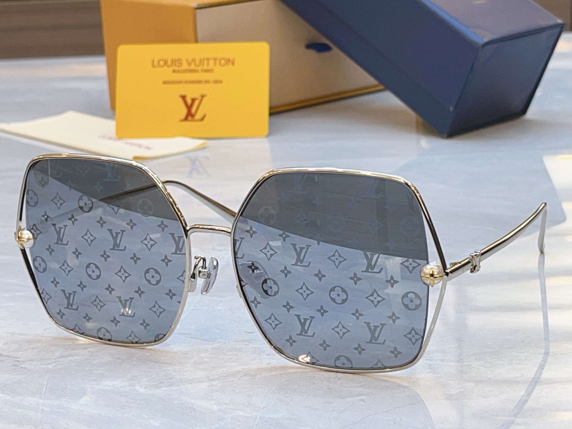 ，【LOUIS VUITTO*】路易*威登新款太阳镜，MODEL：Z2994U，SIZE：62口16-1