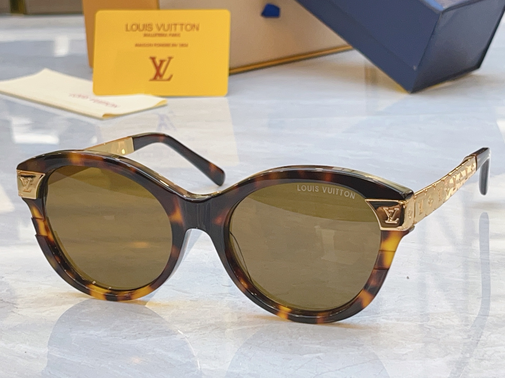，【LOUIS VUITTO*】路易*威登新款太阳镜，MODEL：Z1857E，SIZE：55口19-1