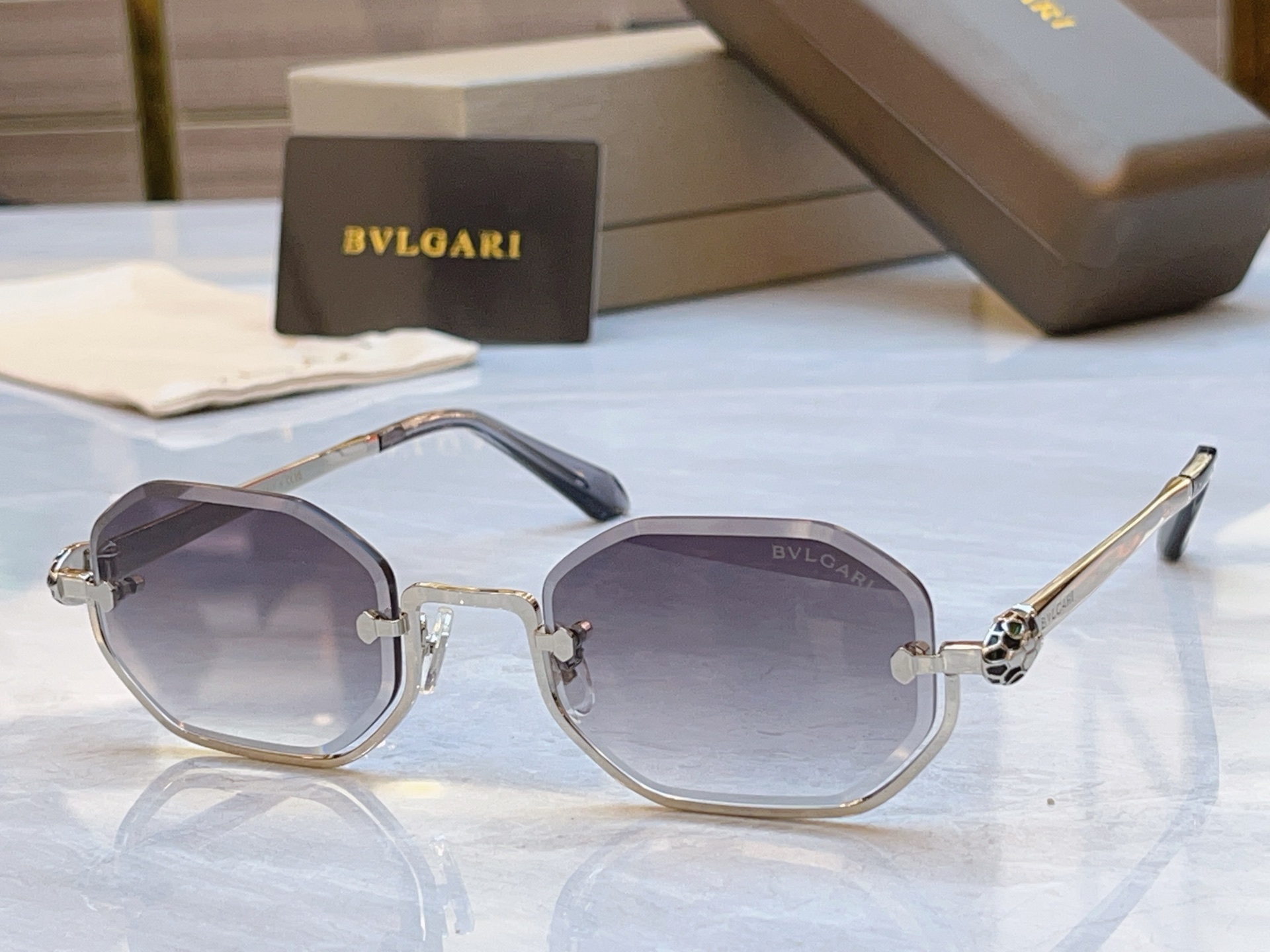 ，【BVLGA*】宝格*丽新款太阳镜，MODEL：BV 9004B，SIZE：52口23-145