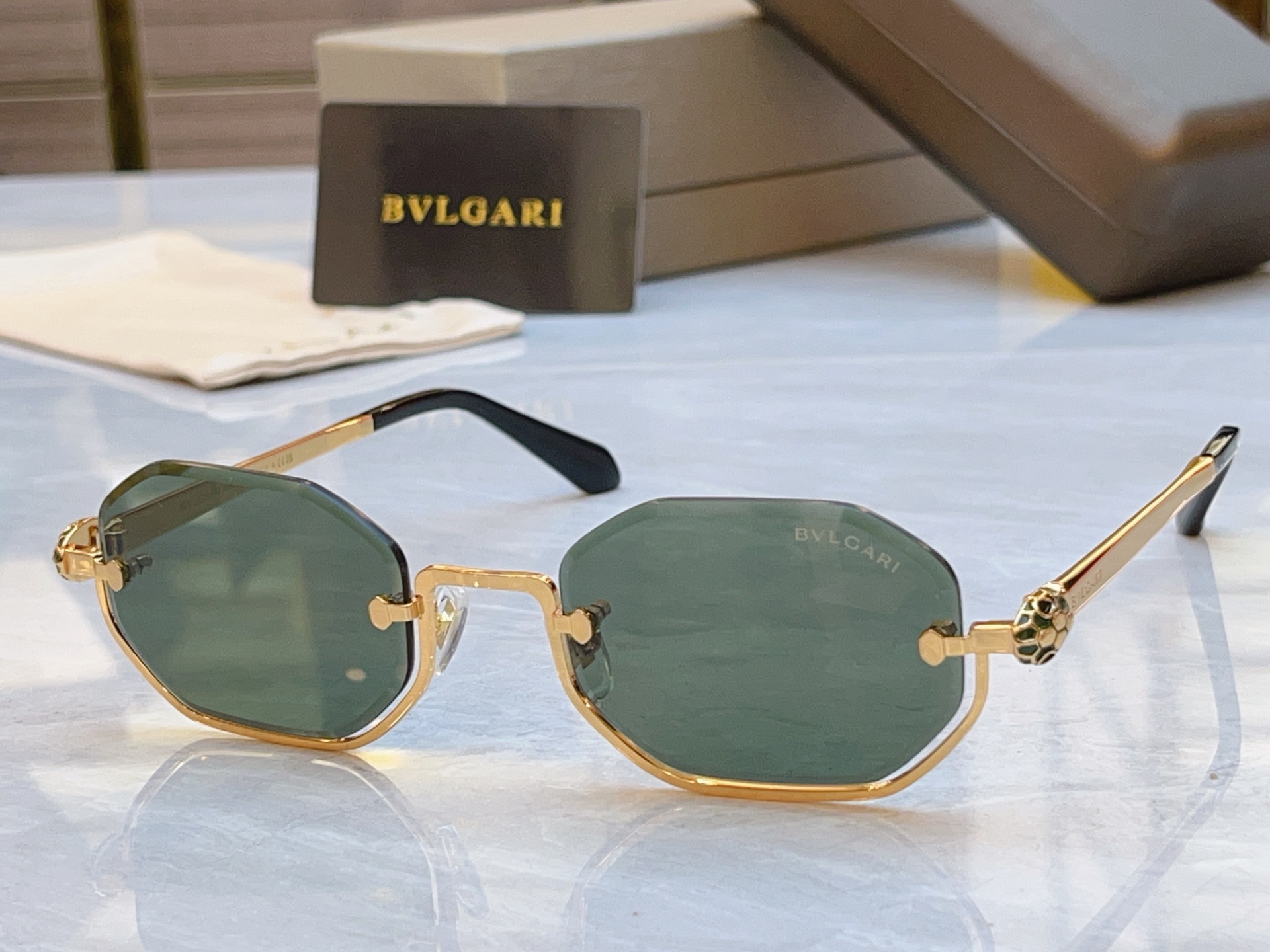 ，【BVLGA*】宝格*丽新款太阳镜，MODEL：BV 9004B，SIZE：52口23-145