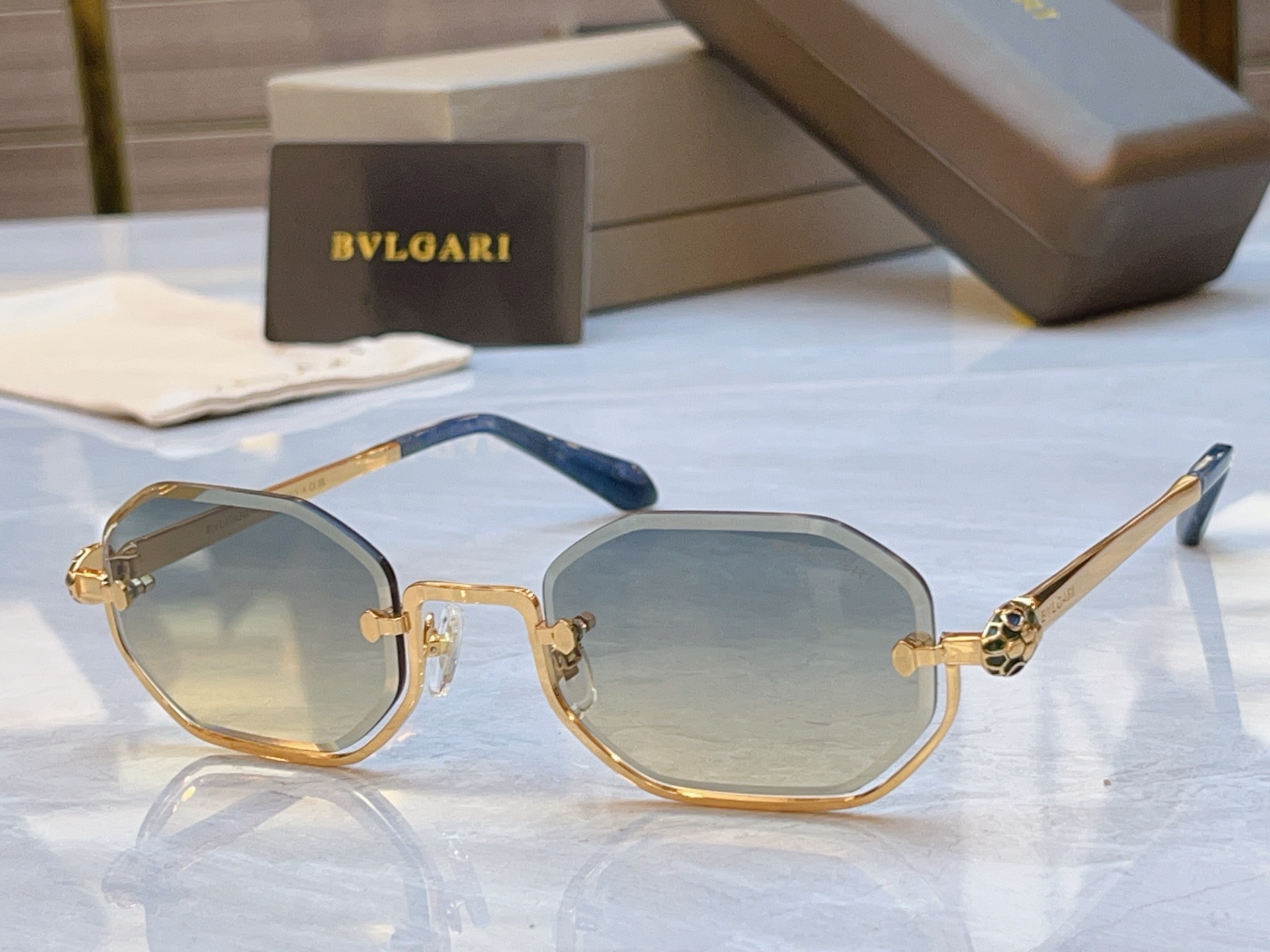 ，【BVLGA*】宝格*丽新款太阳镜，MODEL：BV 9004B，SIZE：52口23-145