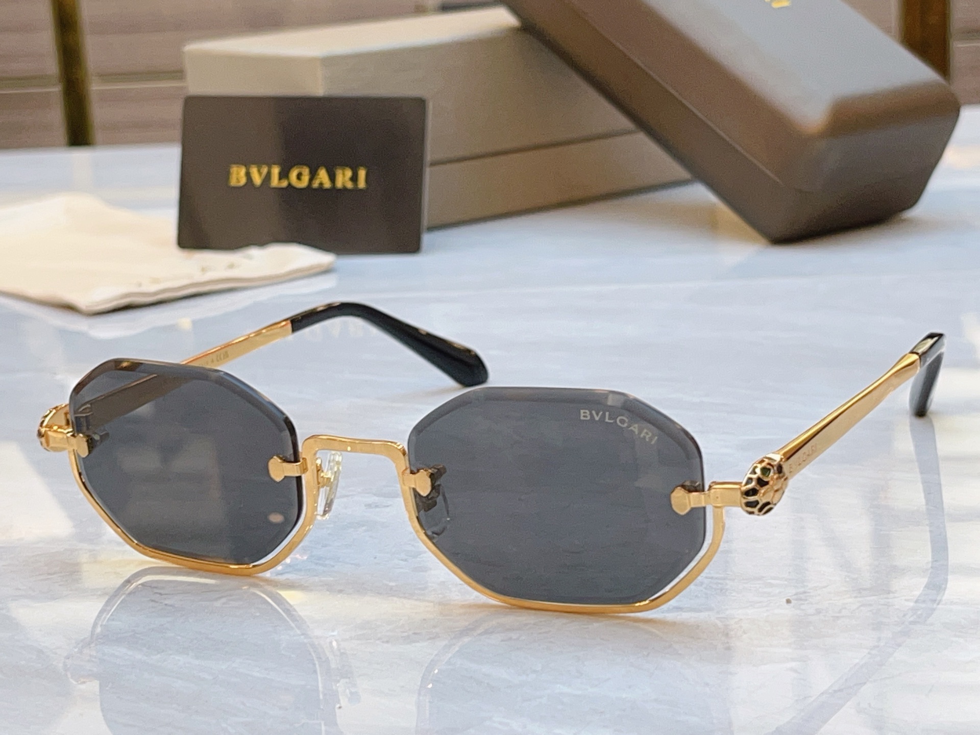 ，【BVLGA*】宝格*丽新款太阳镜，MODEL：BV 9004B，SIZE：52口23-145