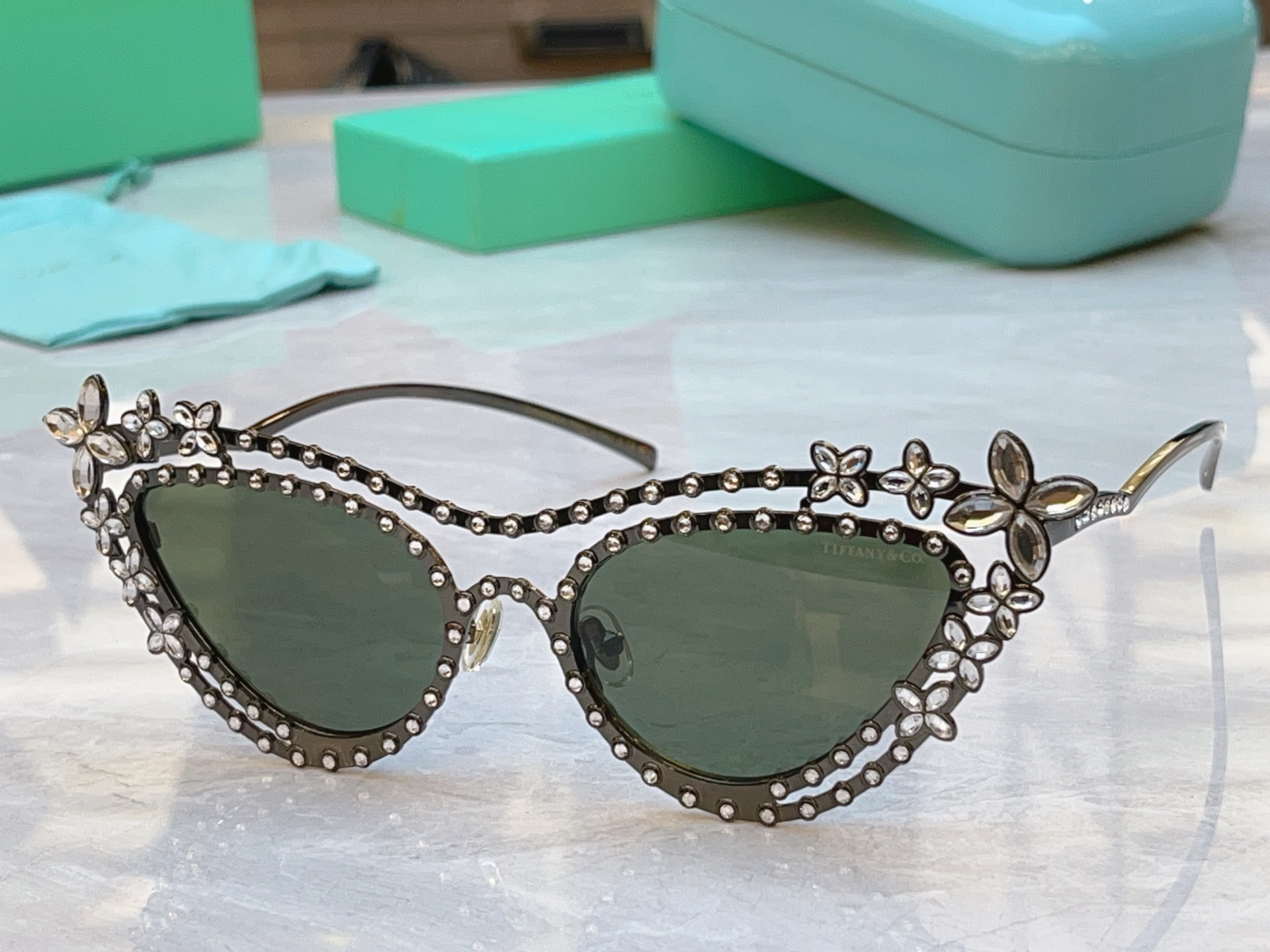 ，【Tiffany & Co.】蒂芙*尼新款太阳镜，Mod：TF 106BK，Size：52口18-13