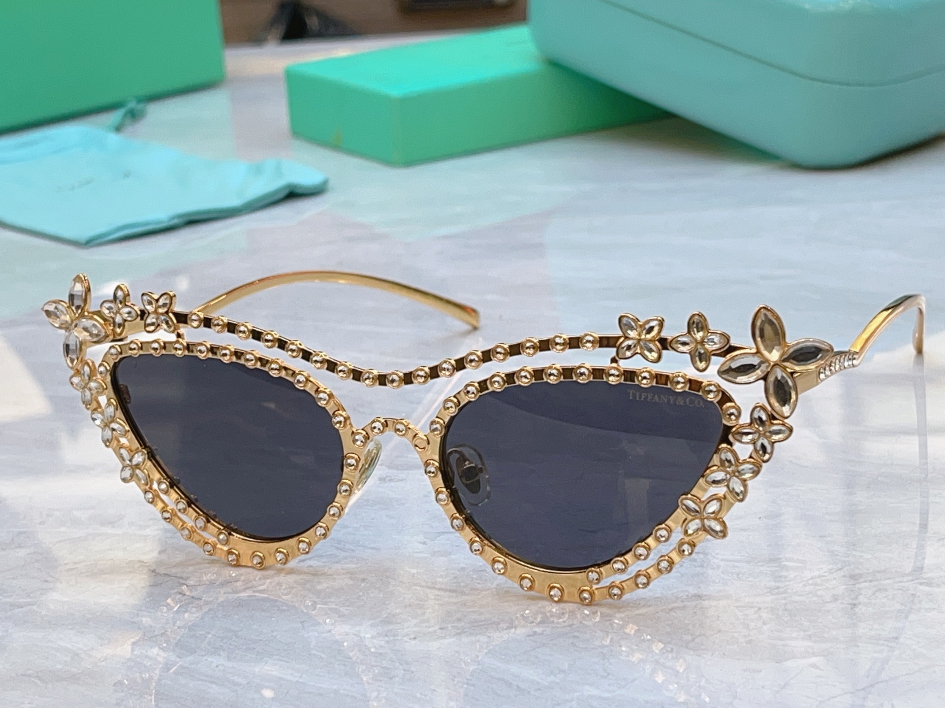 ，【Tiffany & Co.】蒂芙*尼新款太阳镜，Mod：TF 106BK，Size：52口18-13